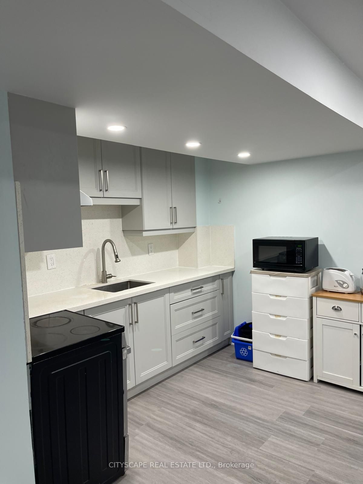 1136 Schooling Drive E Property Photo 41