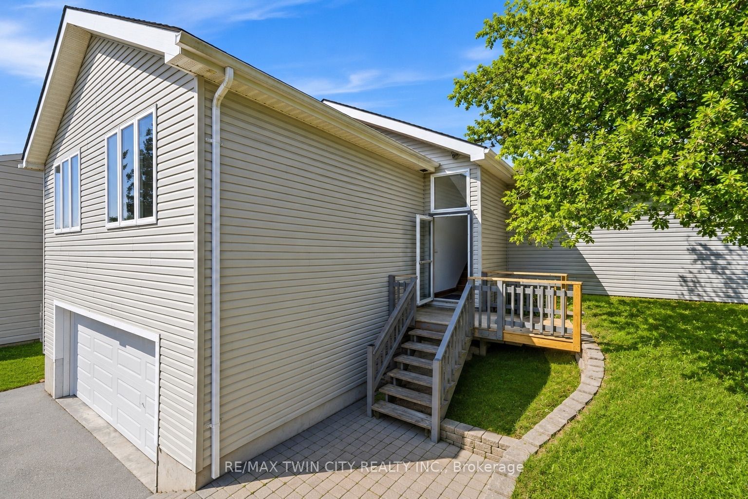 980 Ritson Road N Property Photo 3