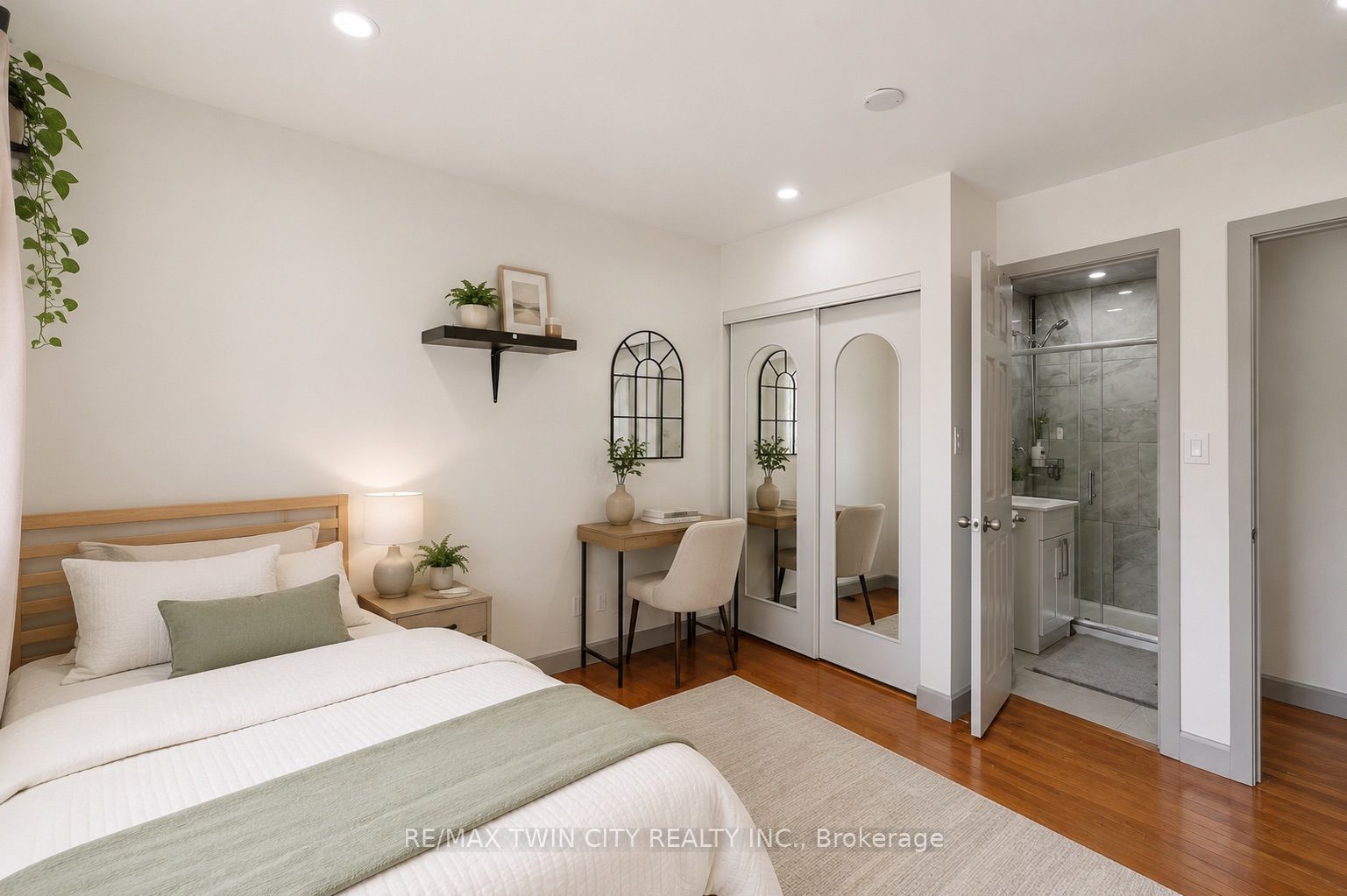 980 Ritson Road N Property Photo 10