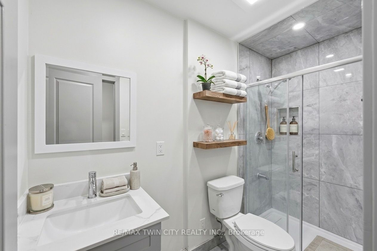 980 Ritson Road N Property Photo 15