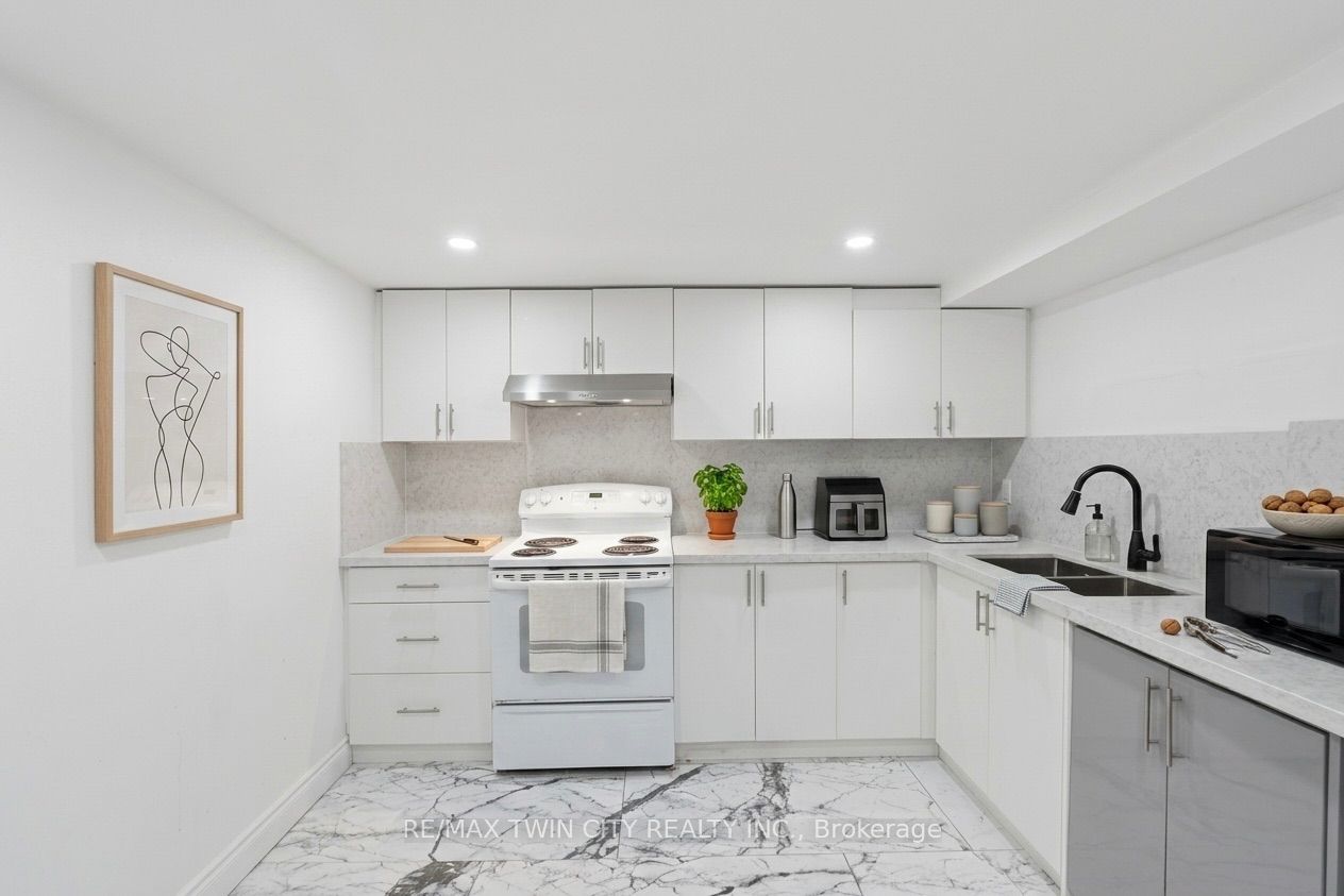 980 Ritson Road N Property Photo 18
