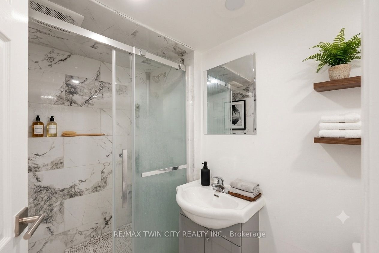 980 Ritson Road N Property Photo 22