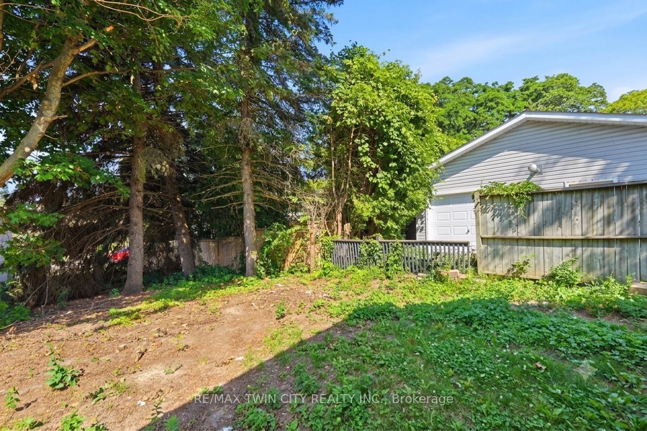 980 Ritson Road N Property Photo 23