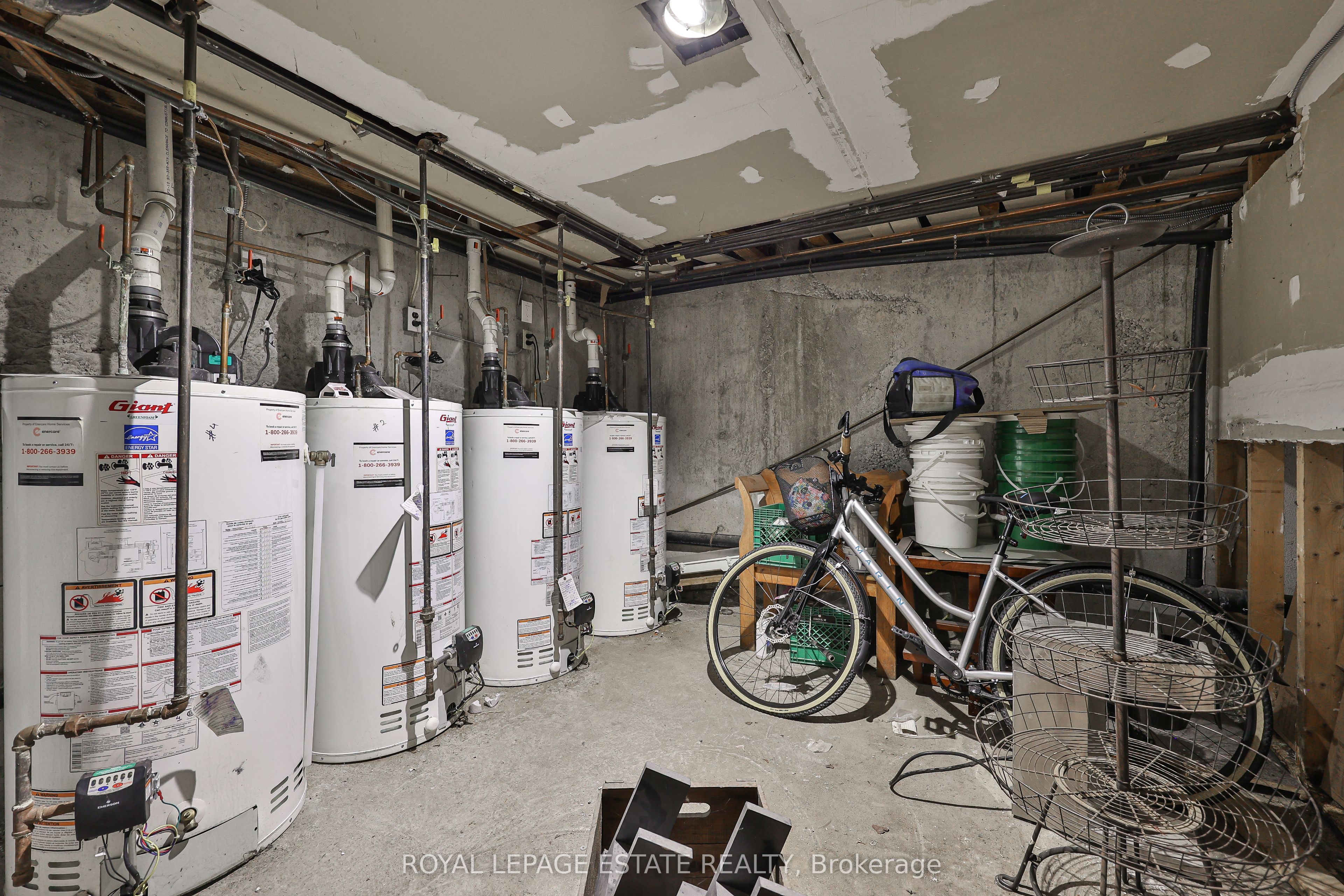 1450 Gerrard Street E Property Photo 11