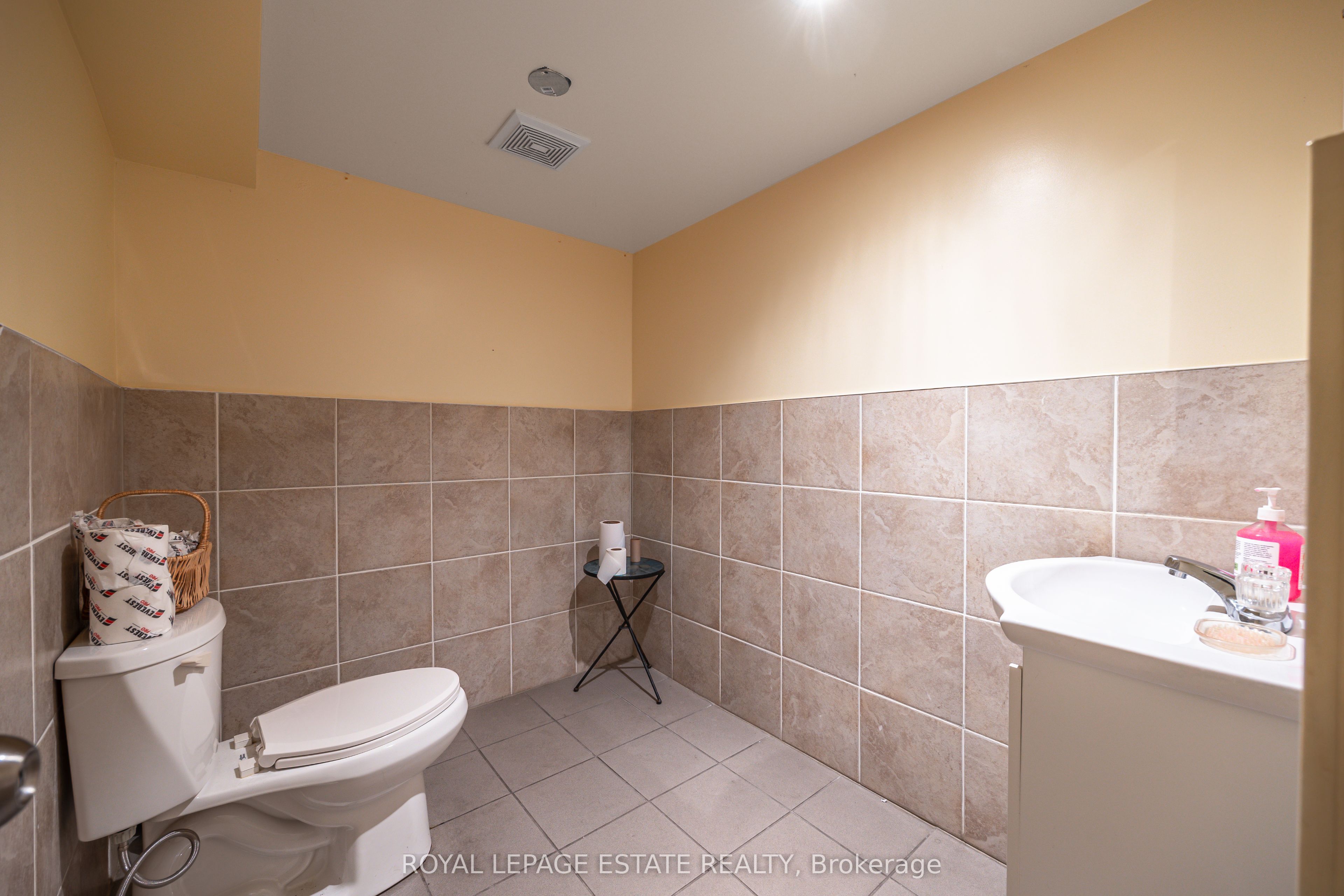 1450 Gerrard Street E Property Photo 12