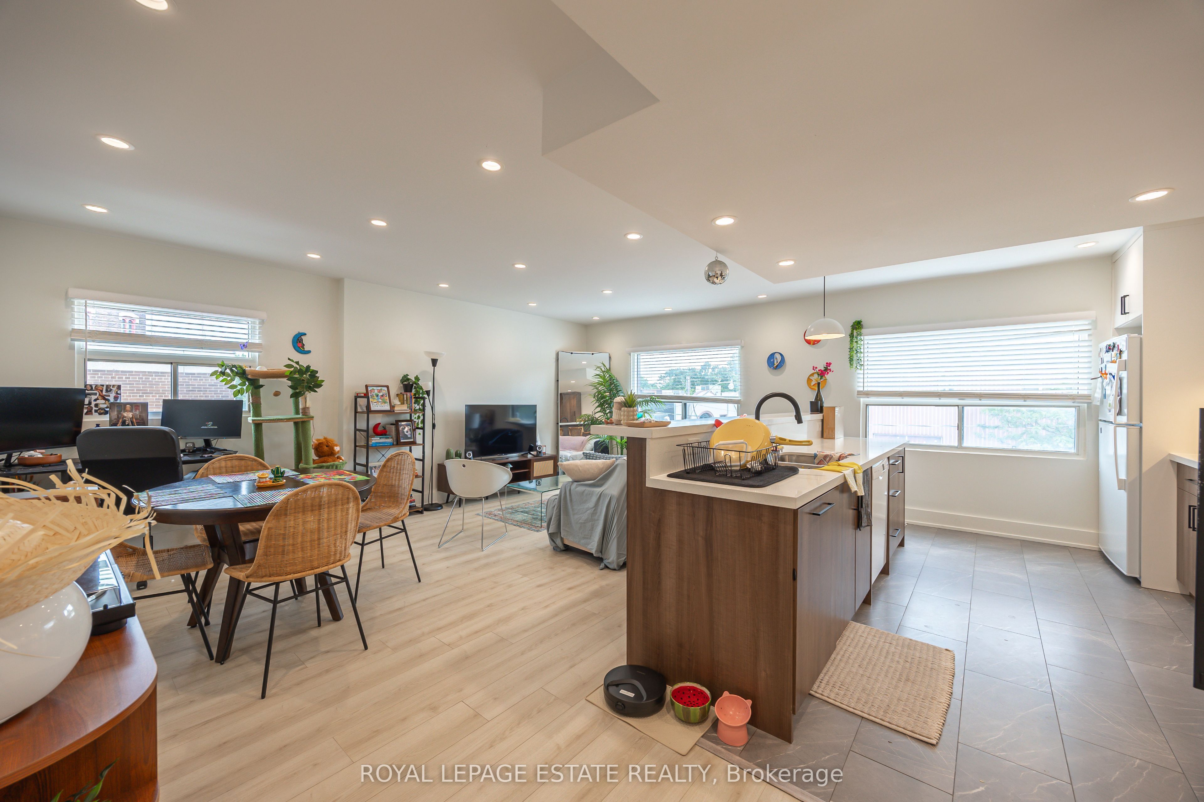 1450 Gerrard Street E Property Photo 13