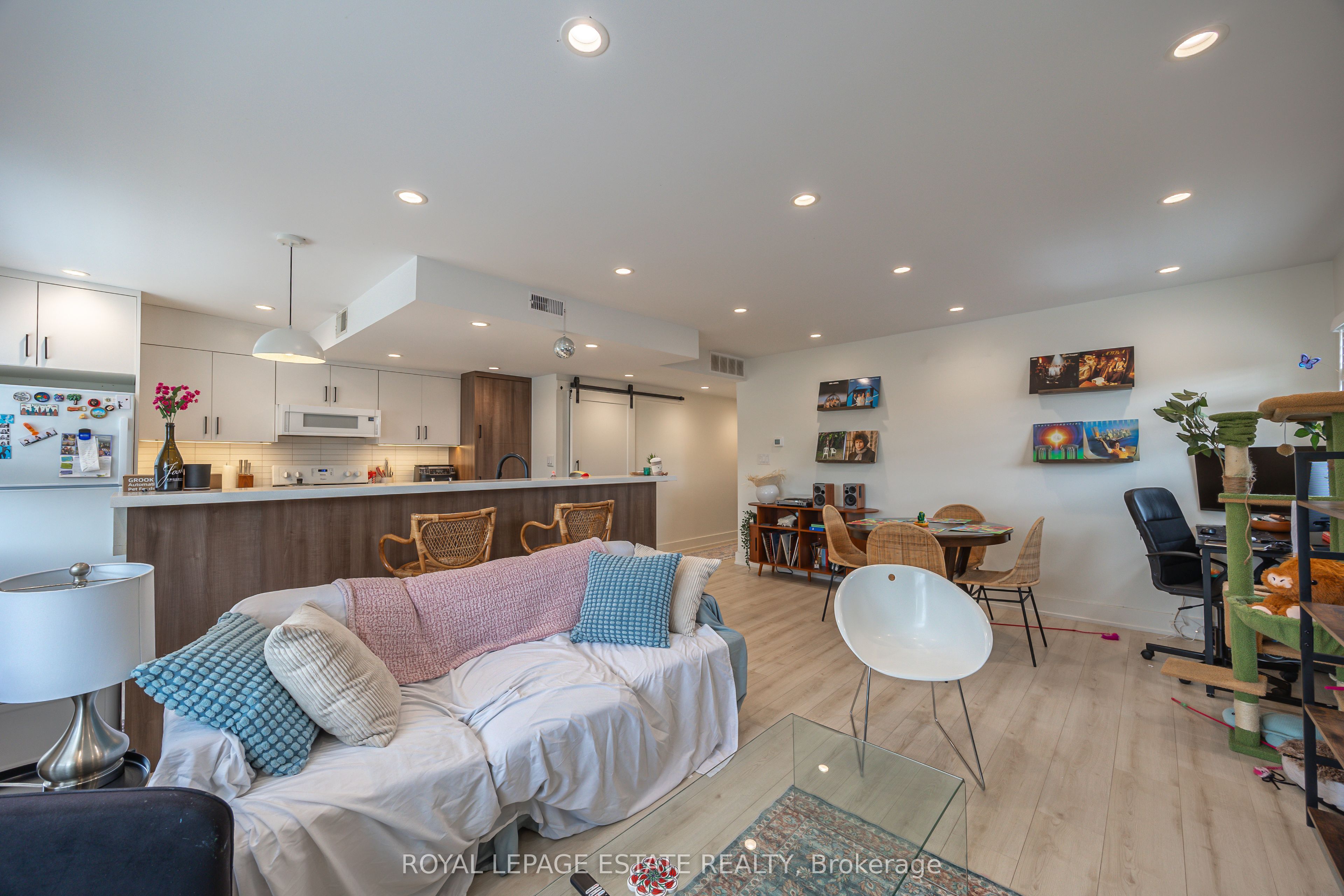 1450 Gerrard Street E Property Photo 14
