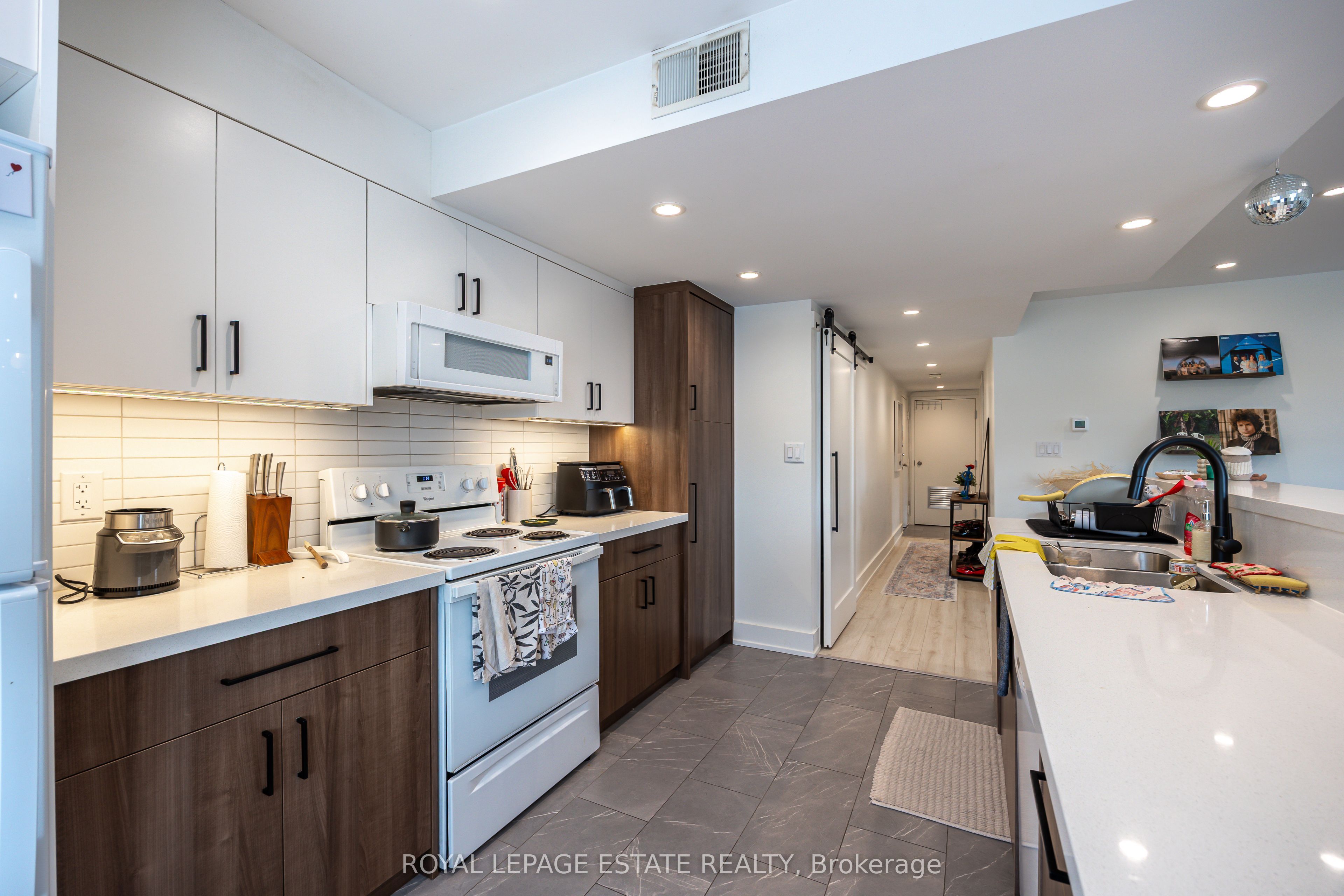 1450 Gerrard Street E Property Photo 15