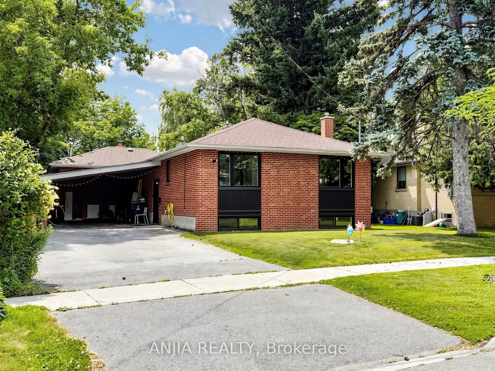 8 Applefield Drive Property Photo 1