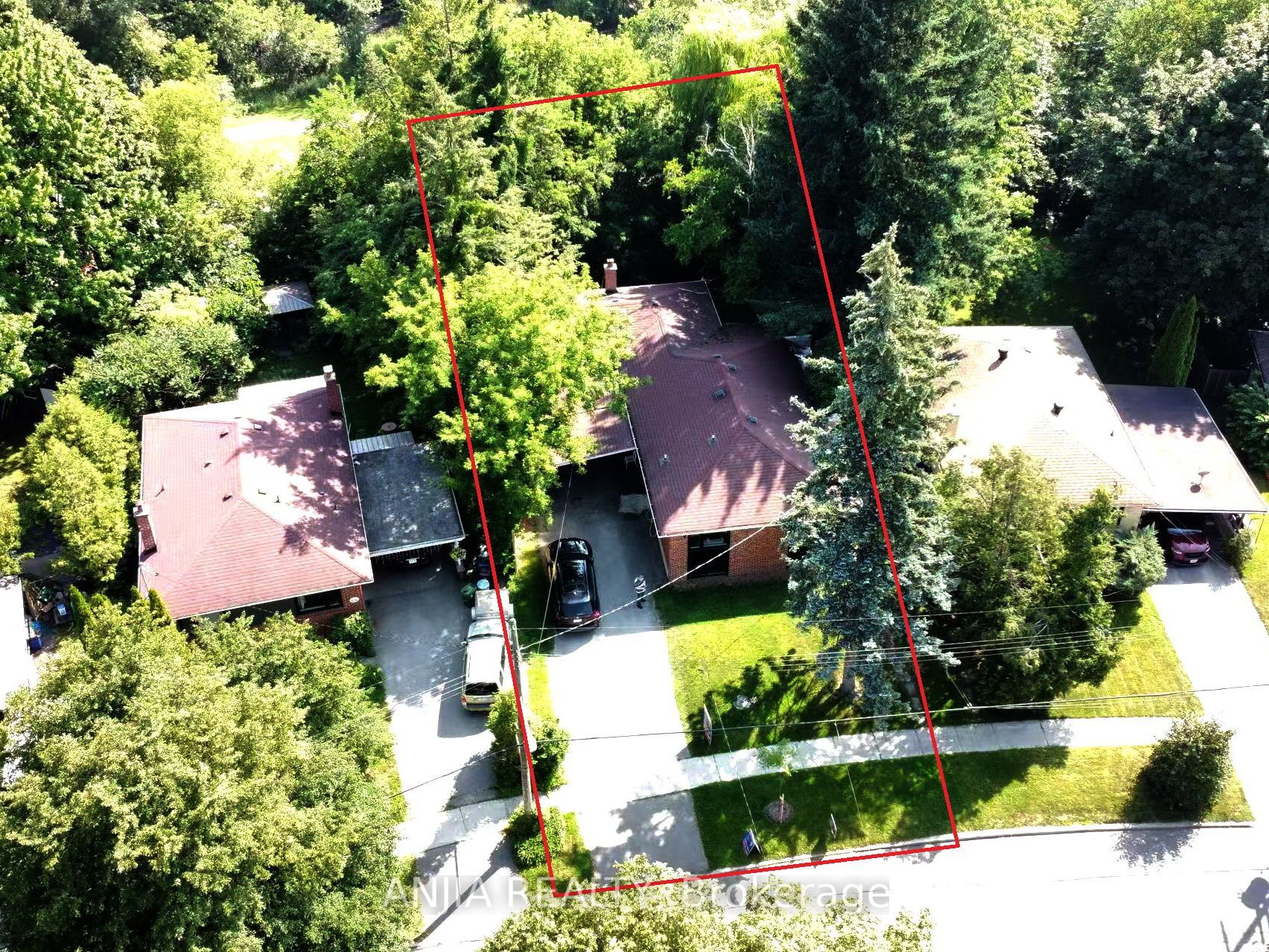 8 Applefield Drive Property Photo 3