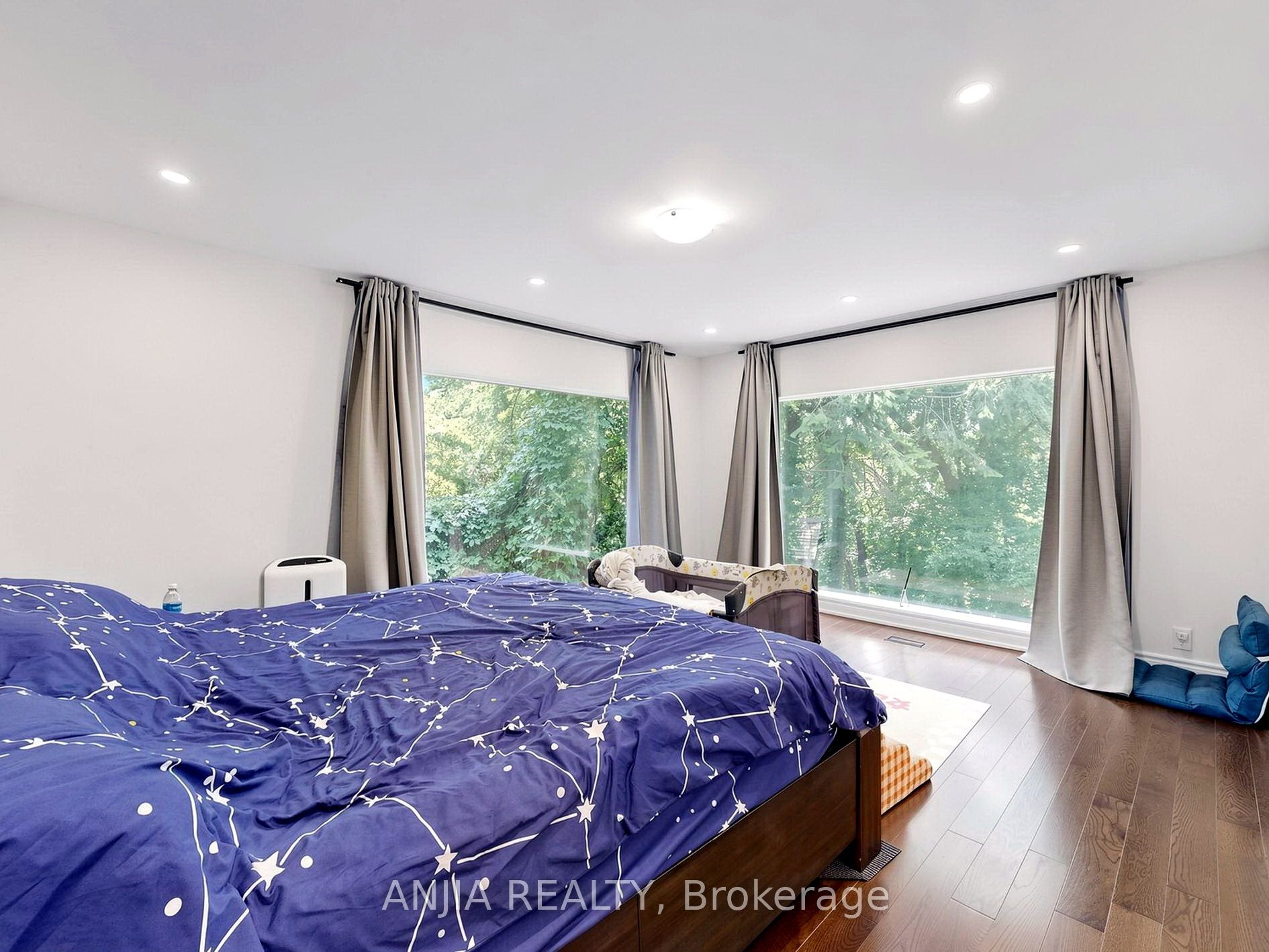 8 Applefield Drive Property Photo 5