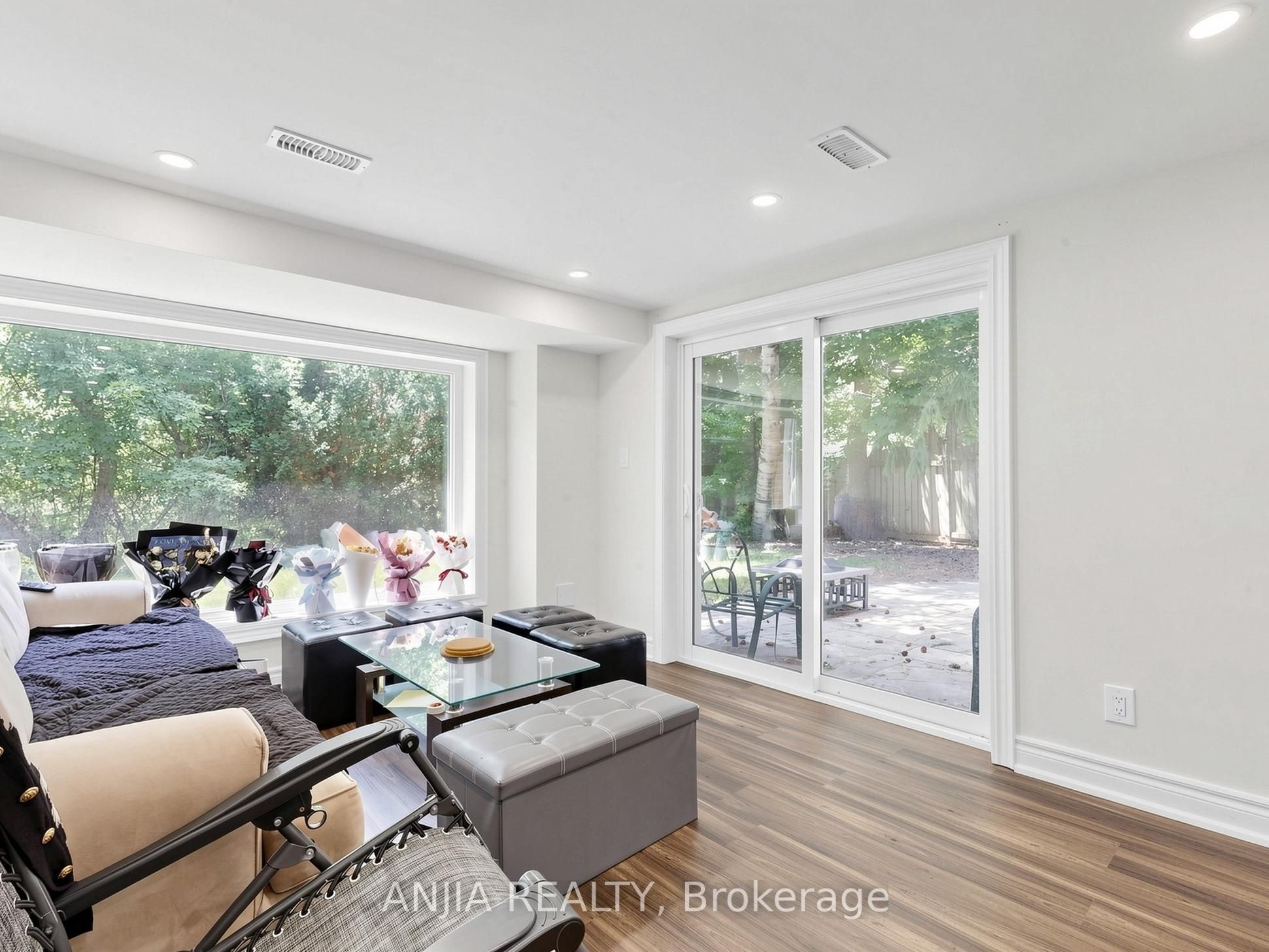 8 Applefield Drive Property Photo 6