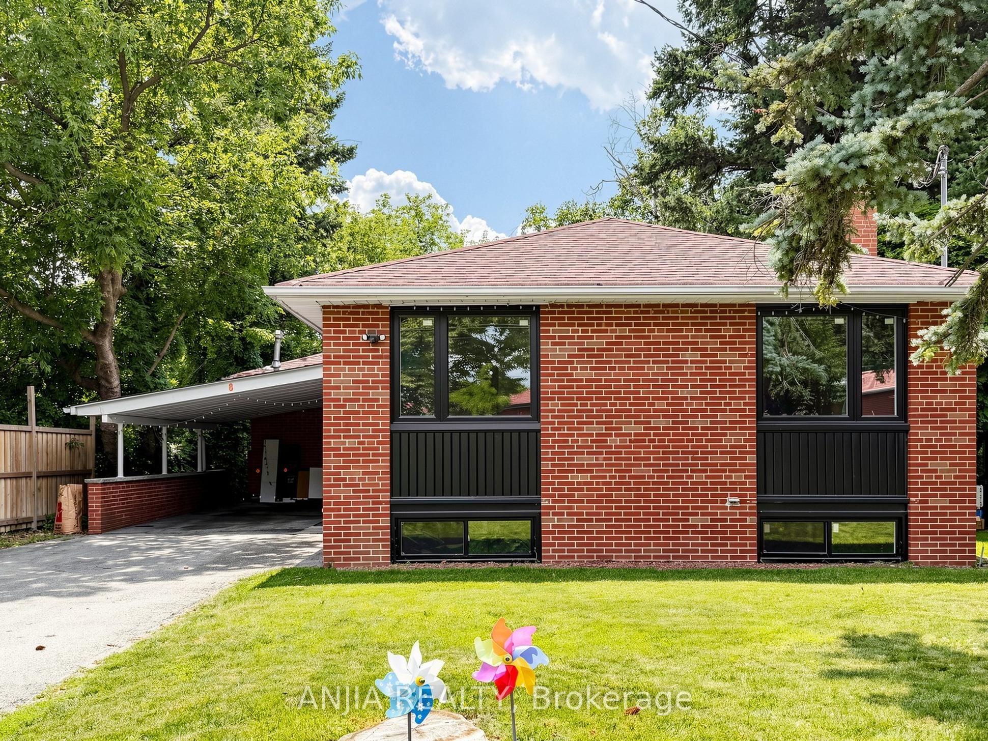 8 Applefield Drive Property Photo 7