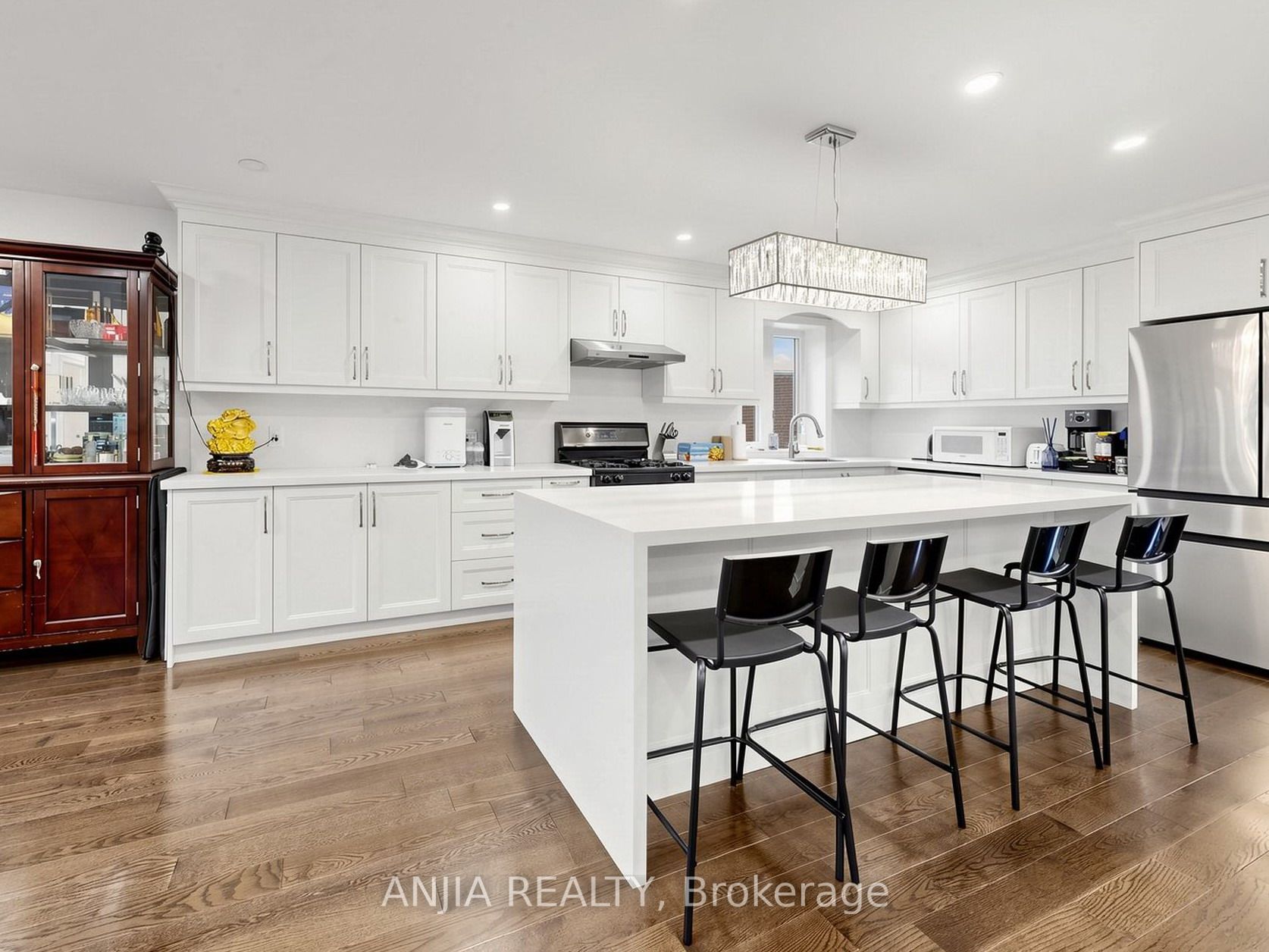 8 Applefield Drive Property Photo 10