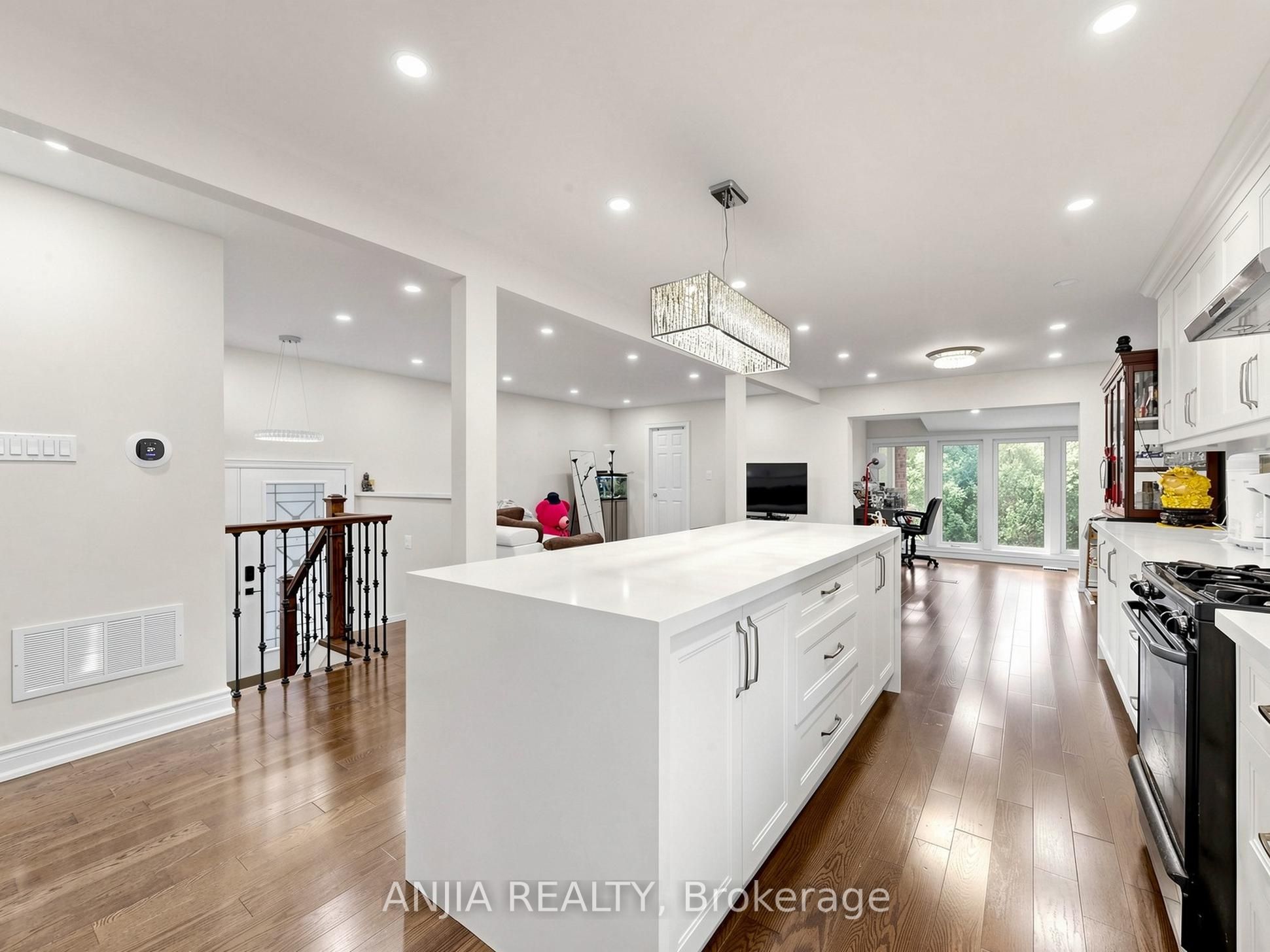 8 Applefield Drive Property Photo 12