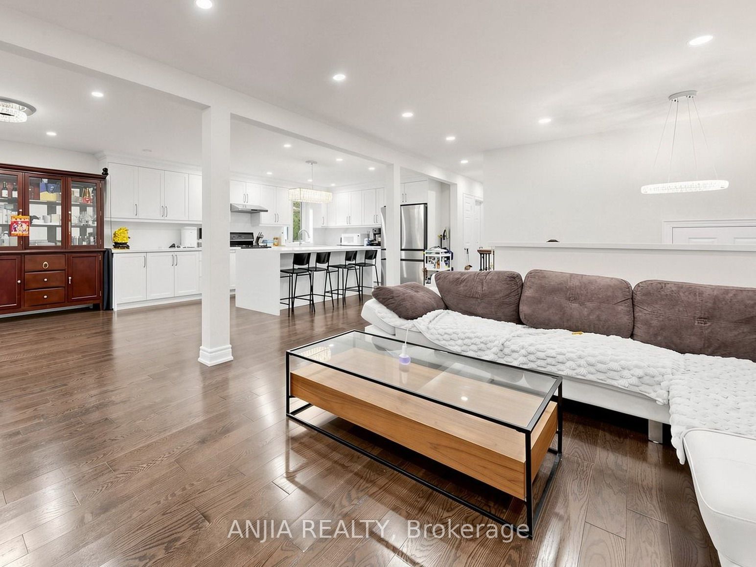 8 Applefield Drive Property Photo 16