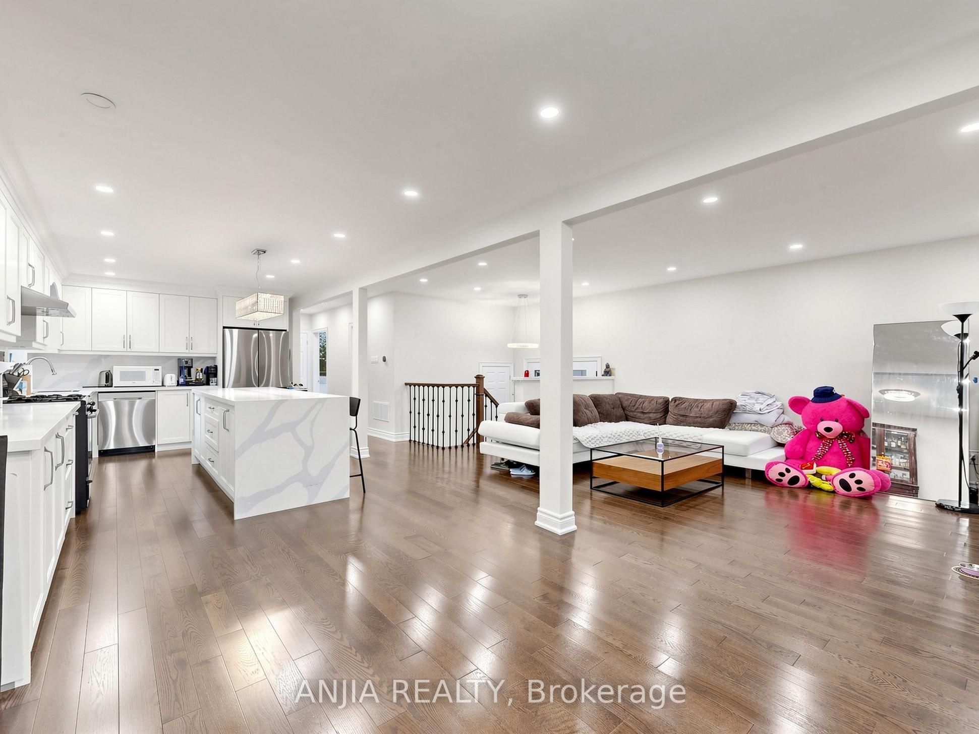 8 Applefield Drive Property Photo 18
