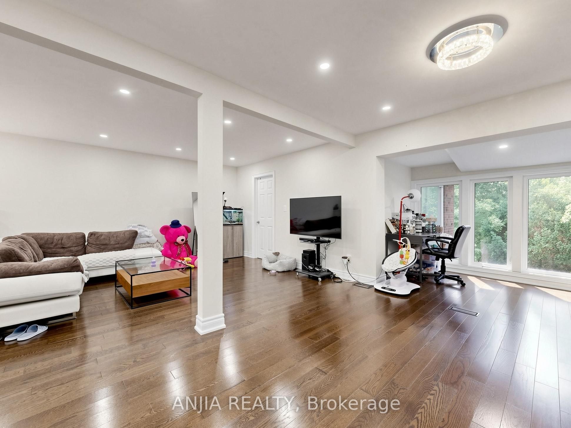8 Applefield Drive Property Photo 20