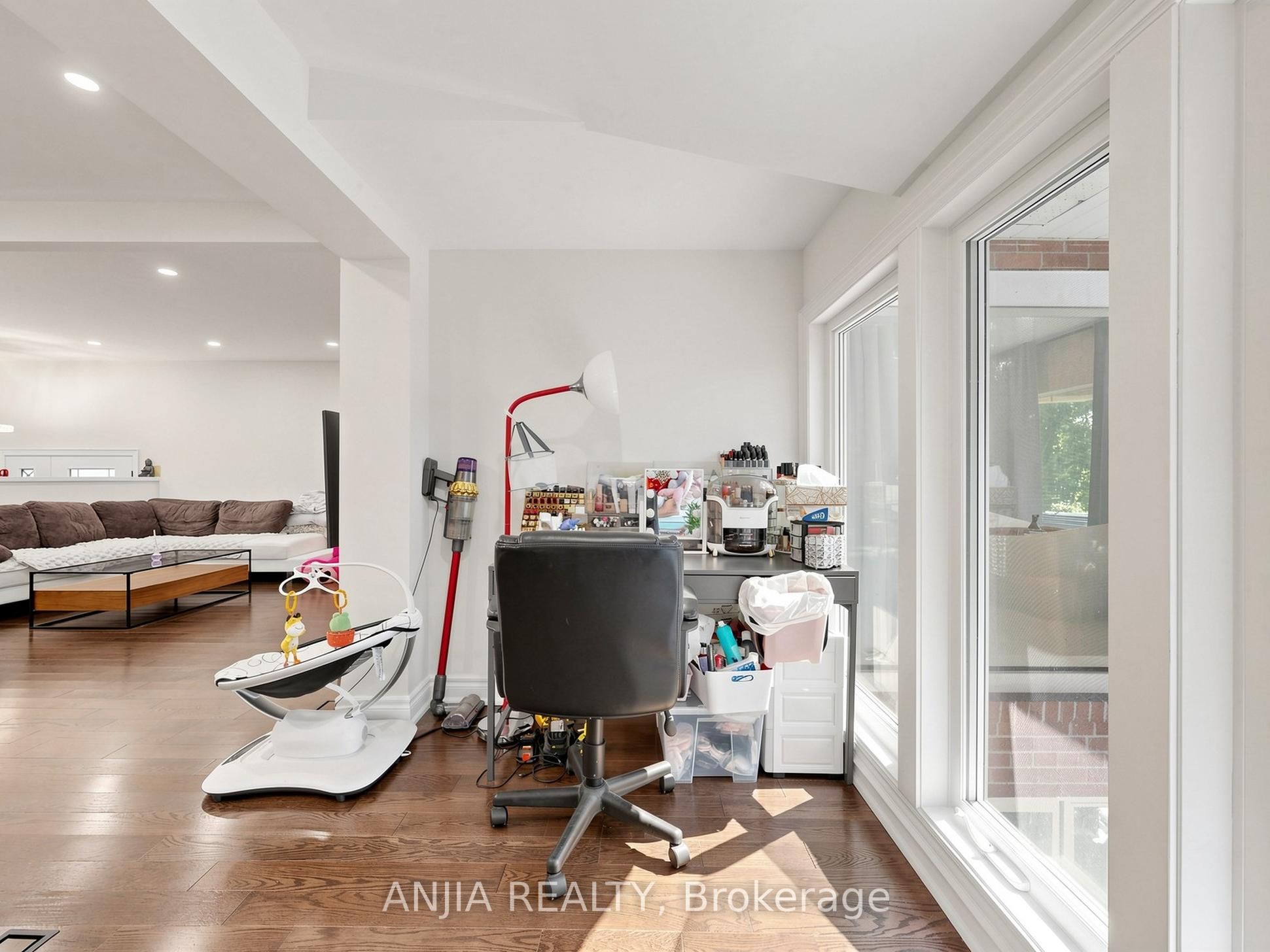 8 Applefield Drive Property Photo 21