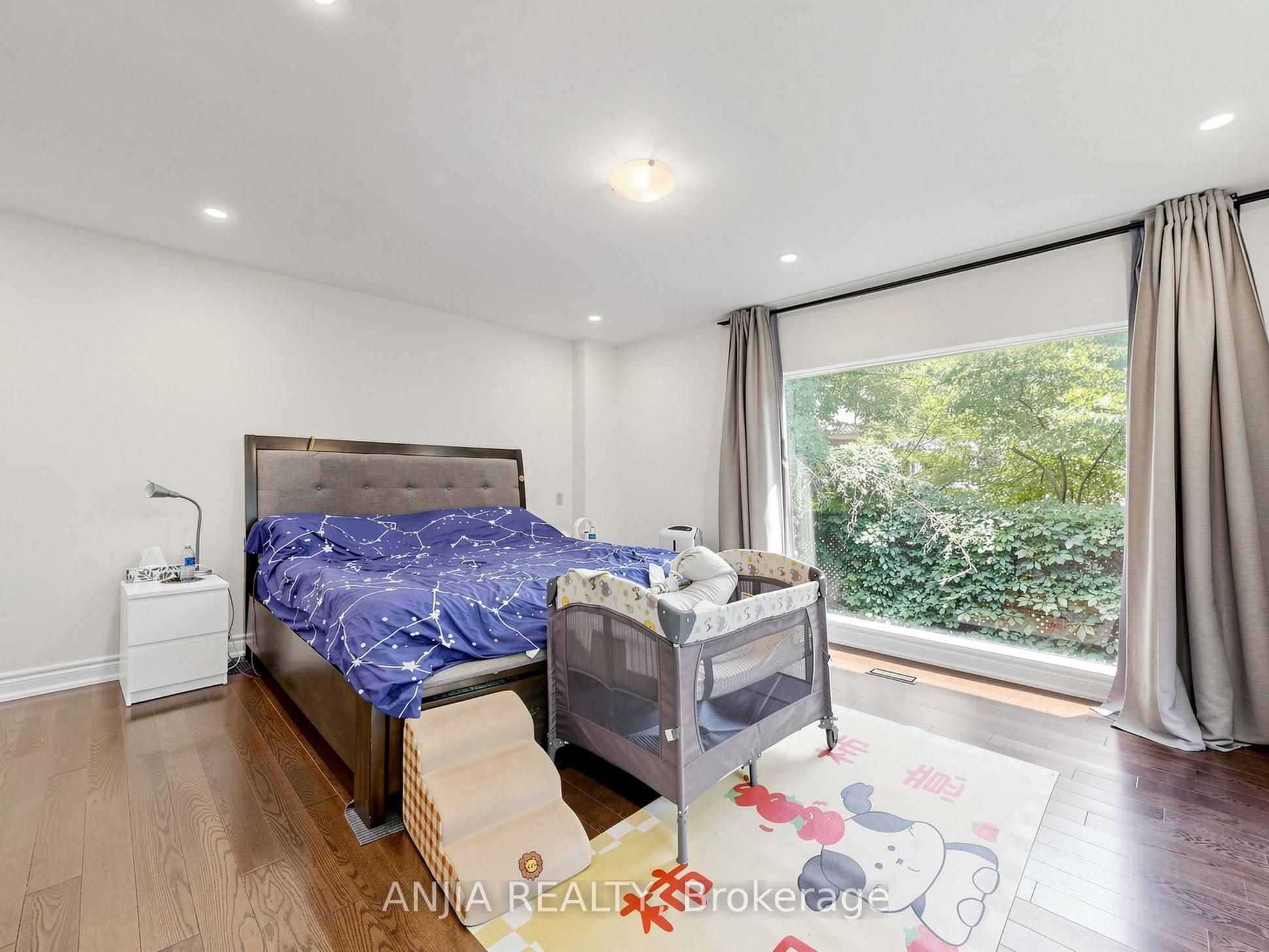 8 Applefield Drive Property Photo 23