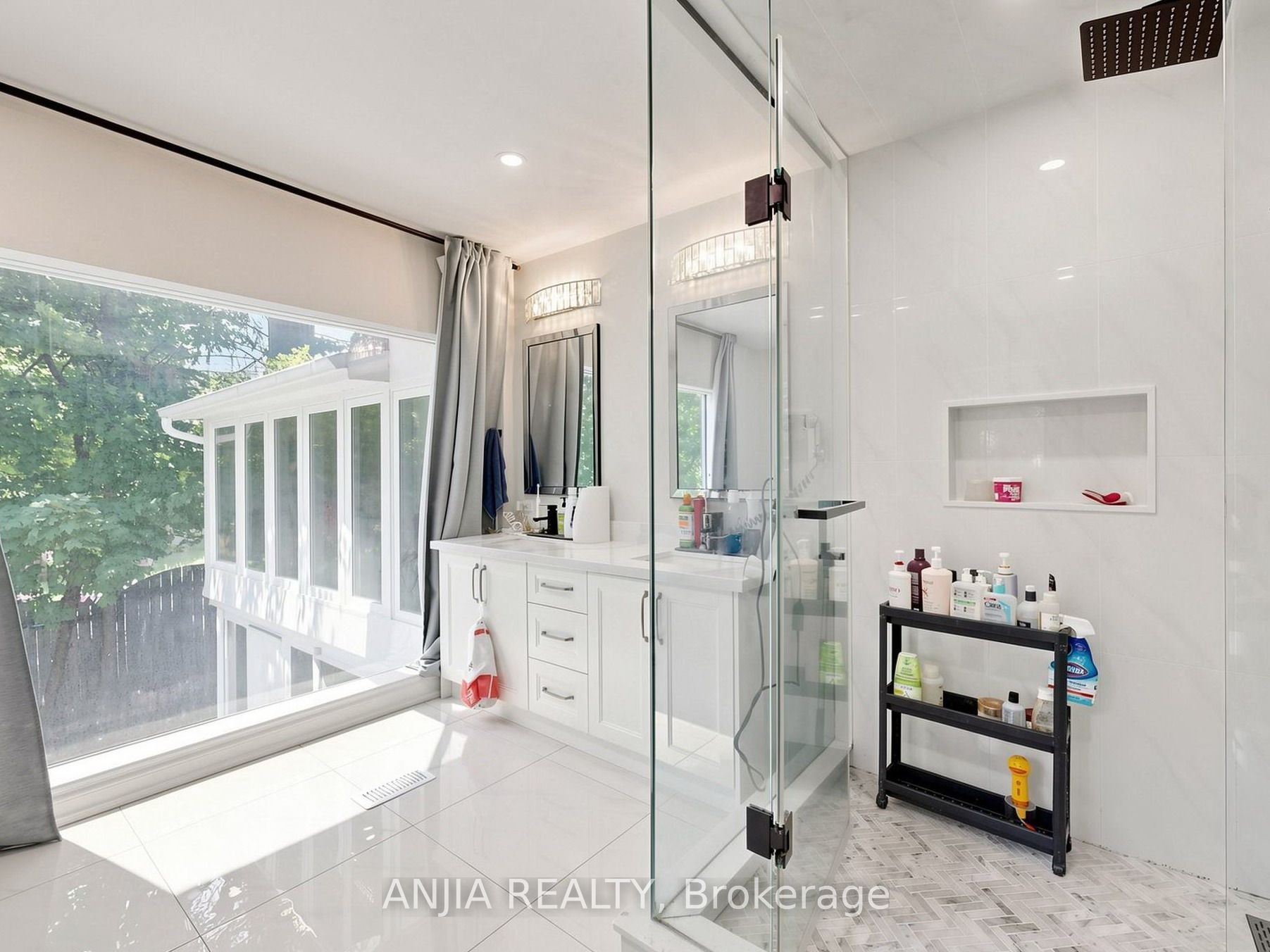 8 Applefield Drive Property Photo 26
