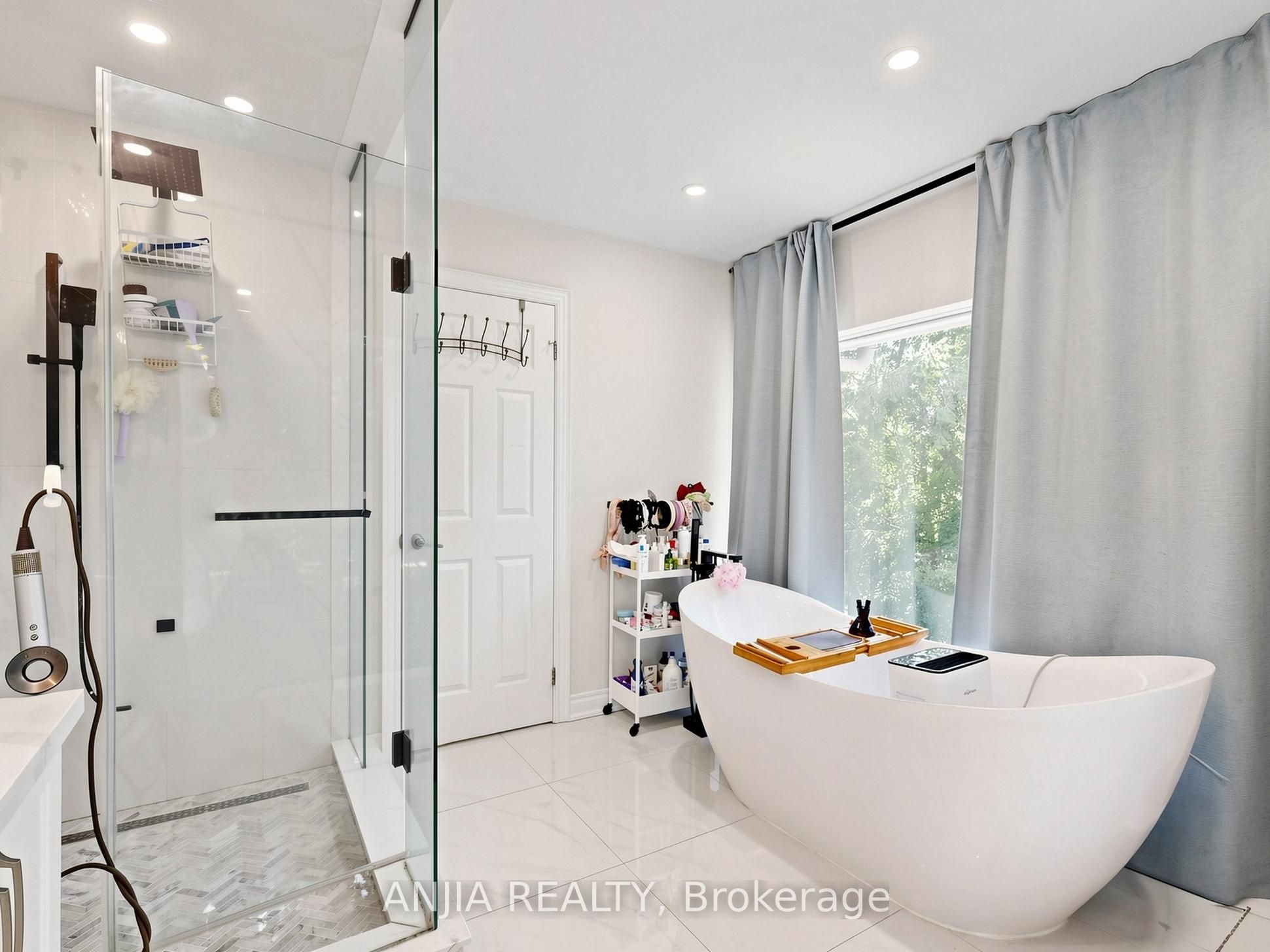8 Applefield Drive Property Photo 28