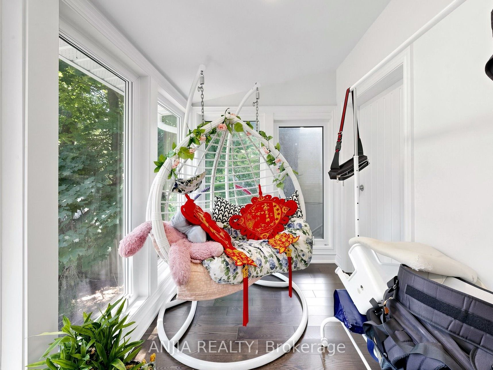 8 Applefield Drive Property Photo 32
