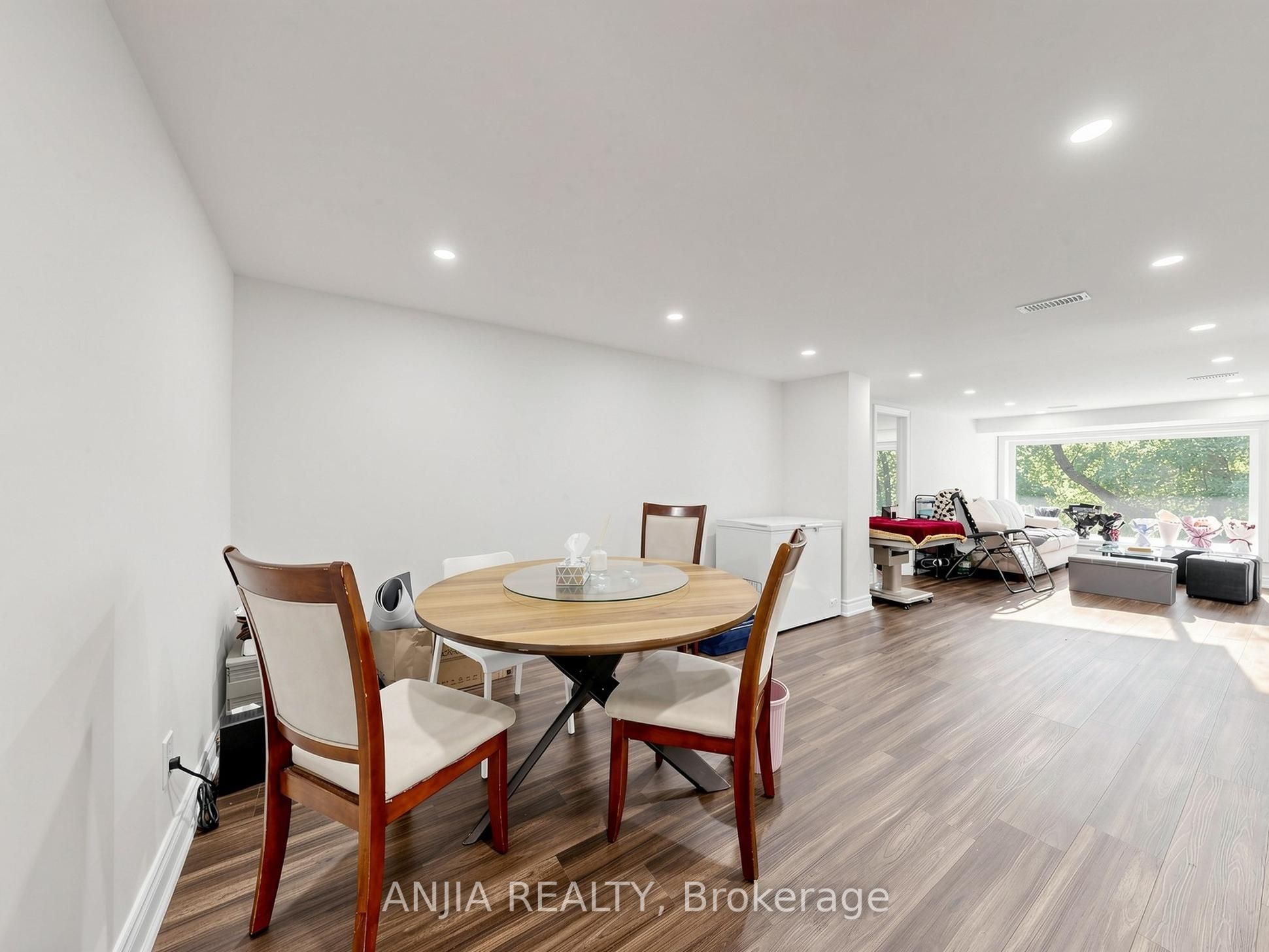 8 Applefield Drive Property Photo 38