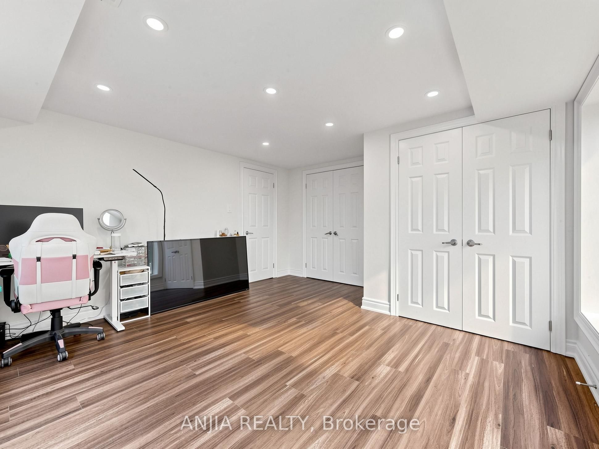 8 Applefield Drive Property Photo 43