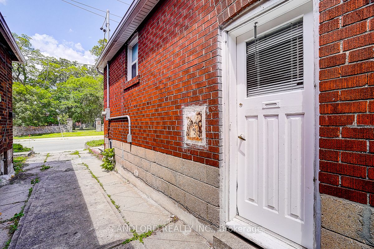 79 O'connor Drive Lower Property Photo 8