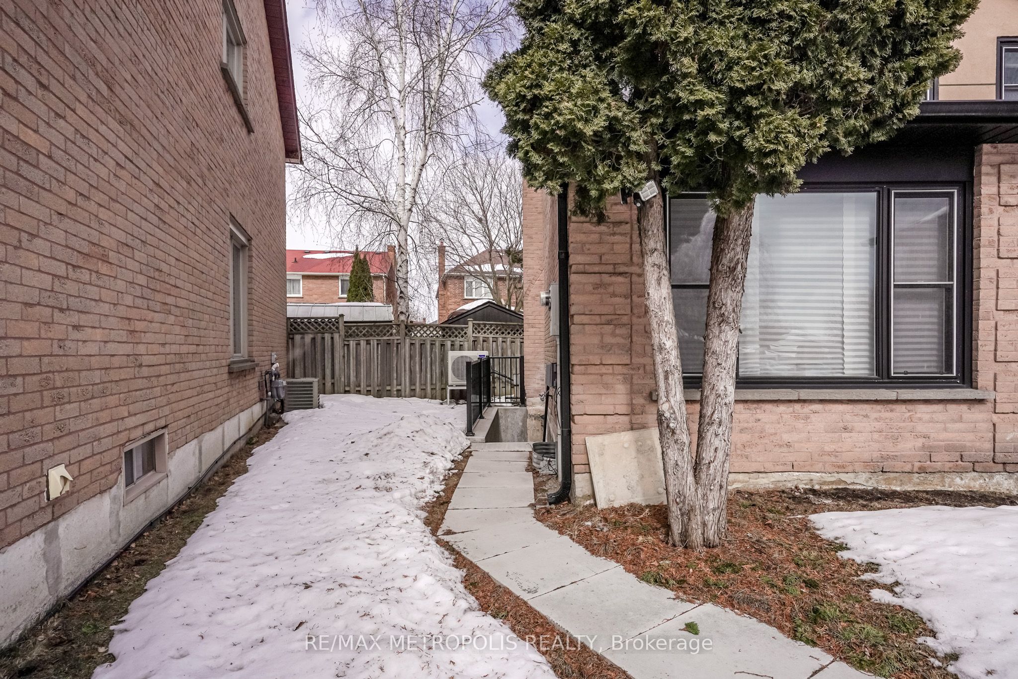 570 Springview Drive Bsmt Property Photo 2