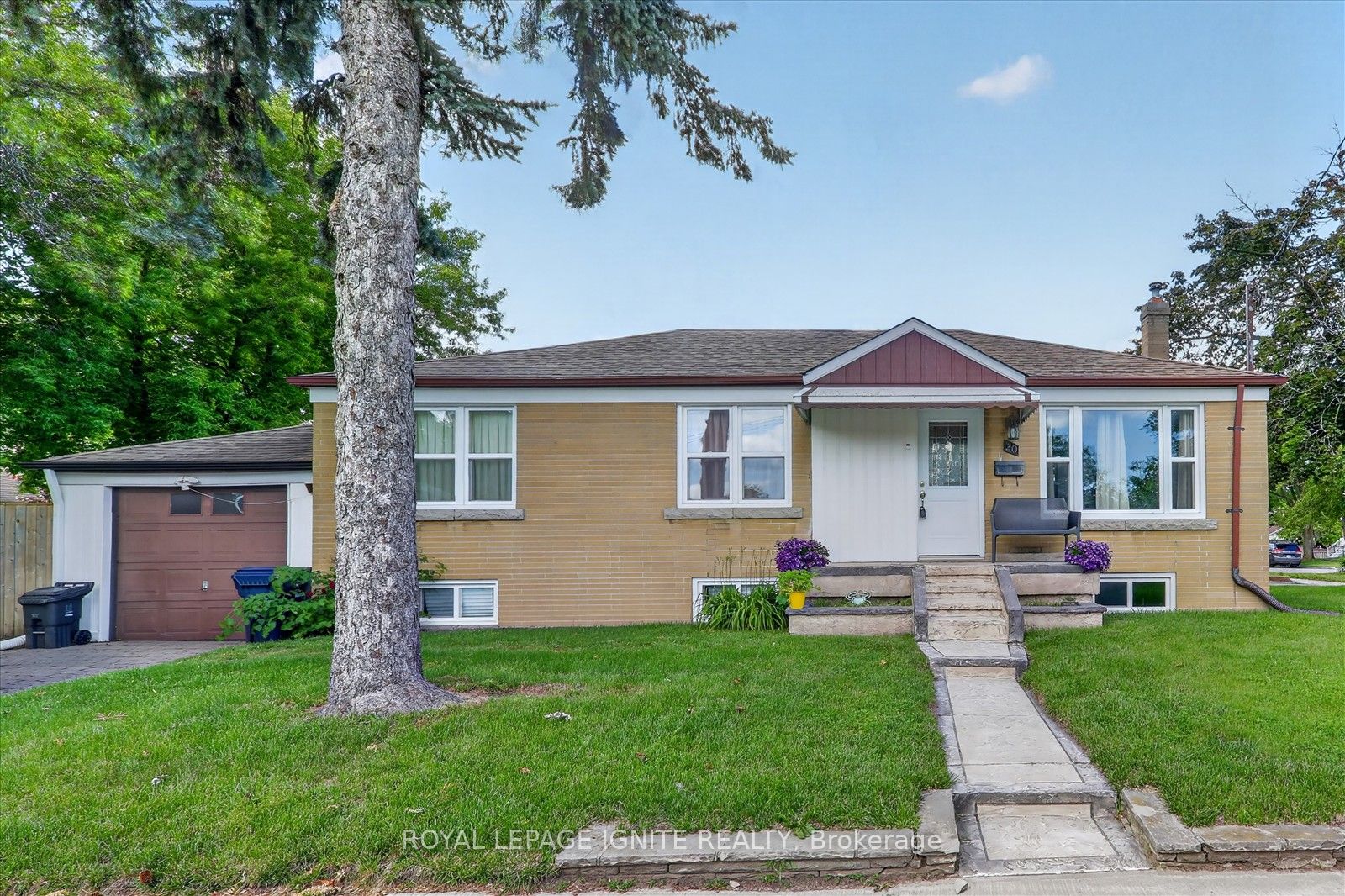 20 Alanbury Crescent Property Photo 1