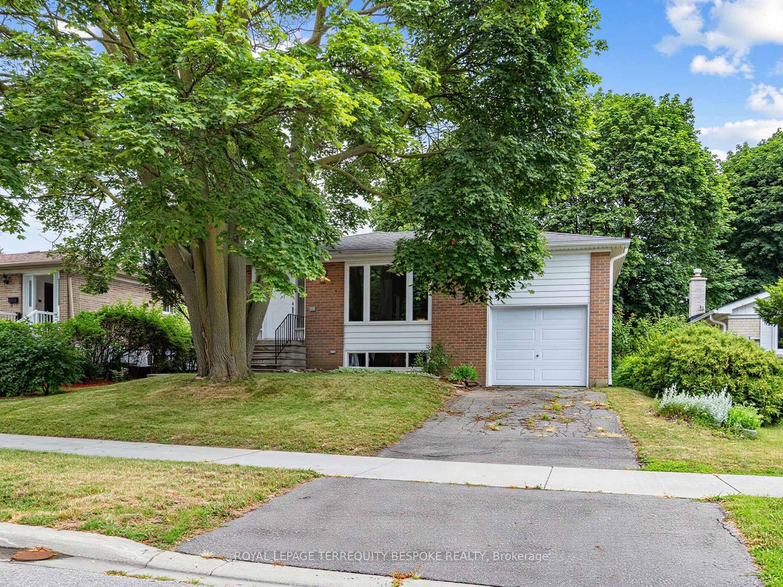9 Midcroft Drive Property Photo 1