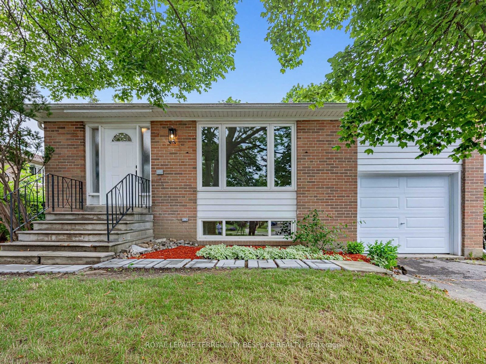 9 Midcroft Drive Property Photo 3