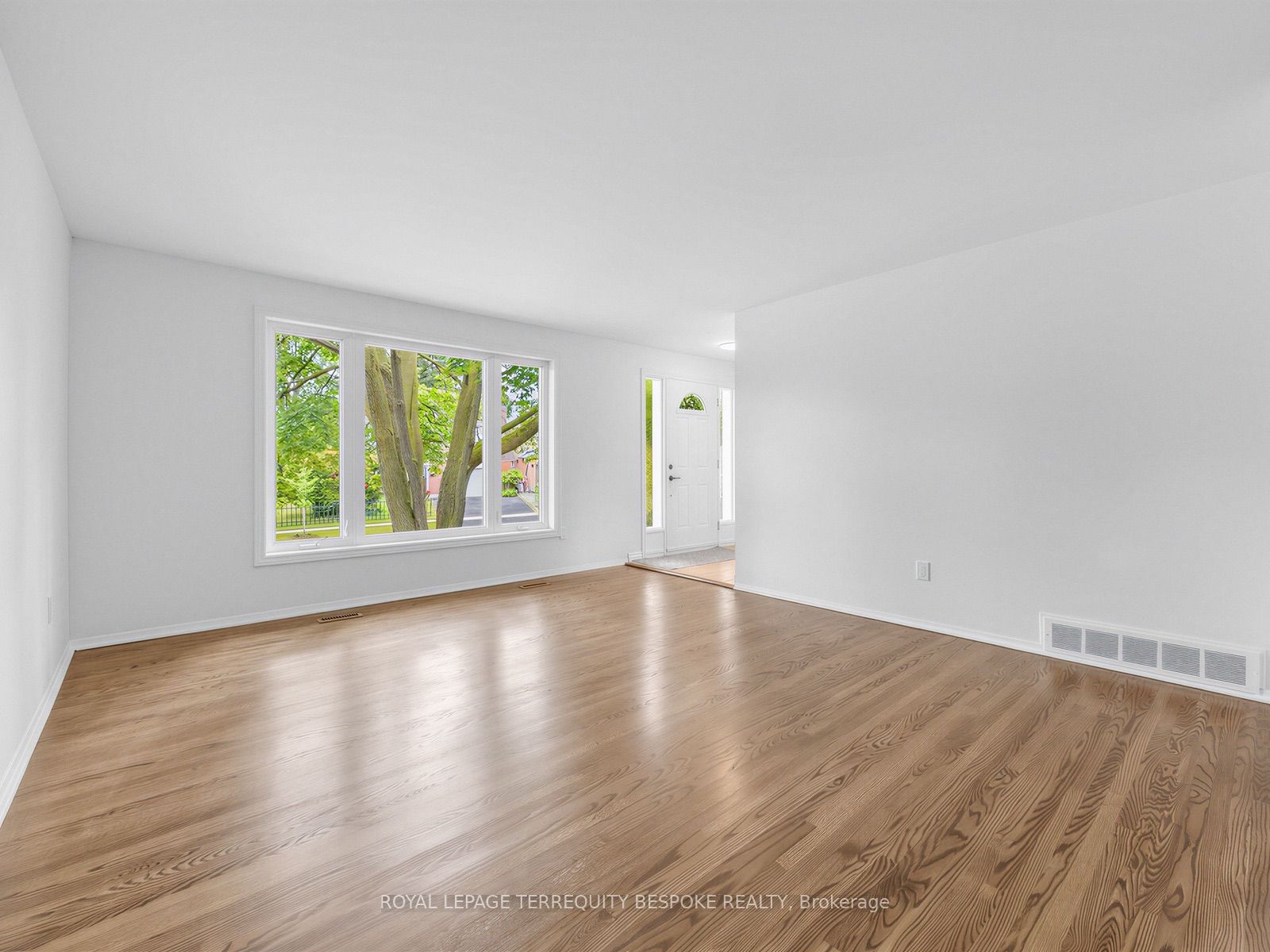 9 Midcroft Drive Property Photo 12