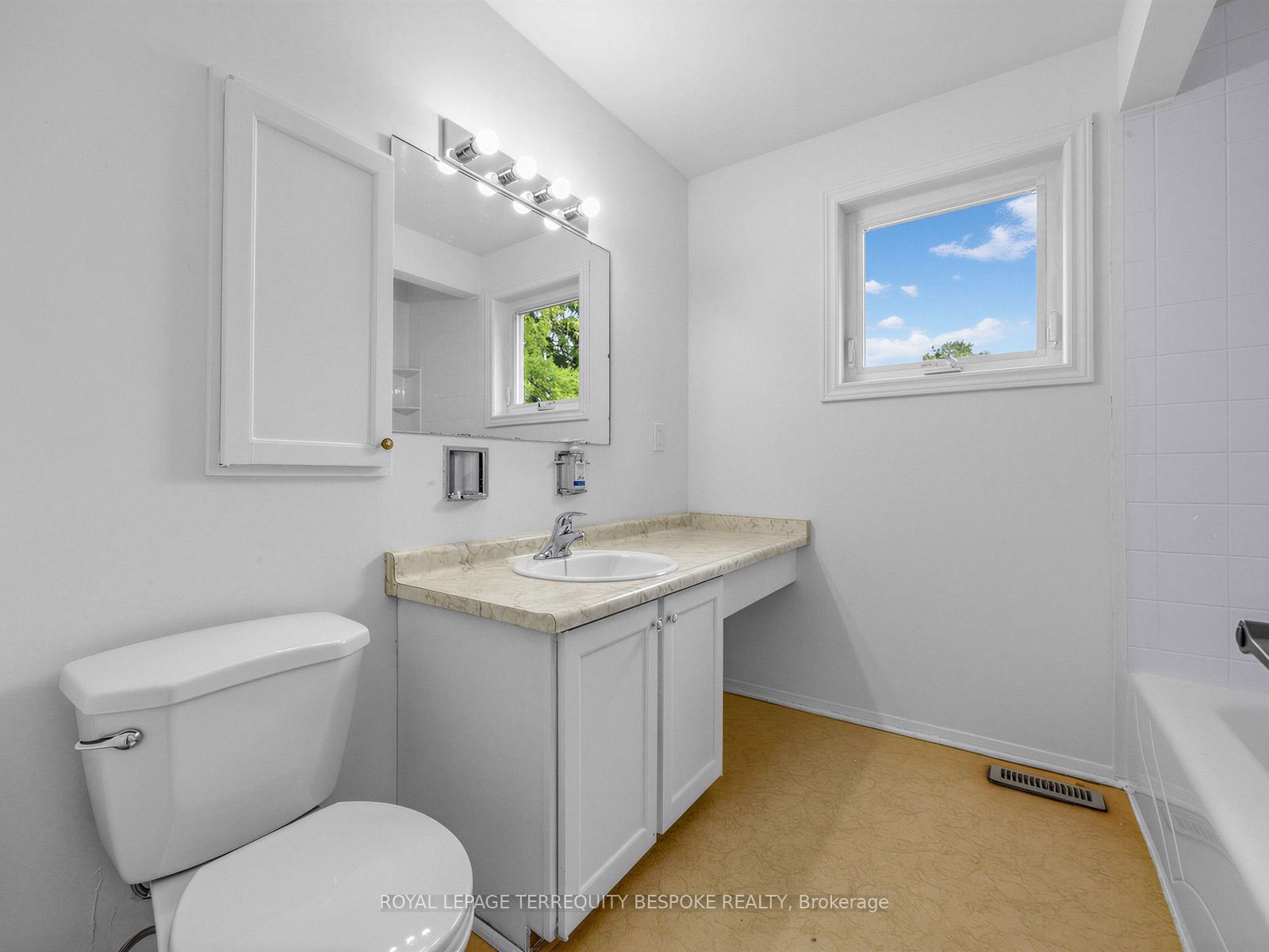 9 Midcroft Drive Property Photo 20
