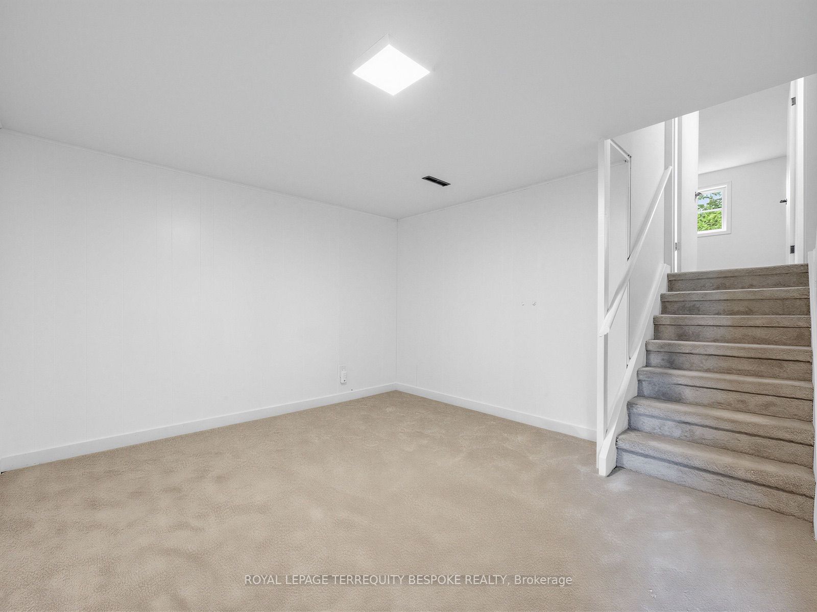 9 Midcroft Drive Property Photo 34