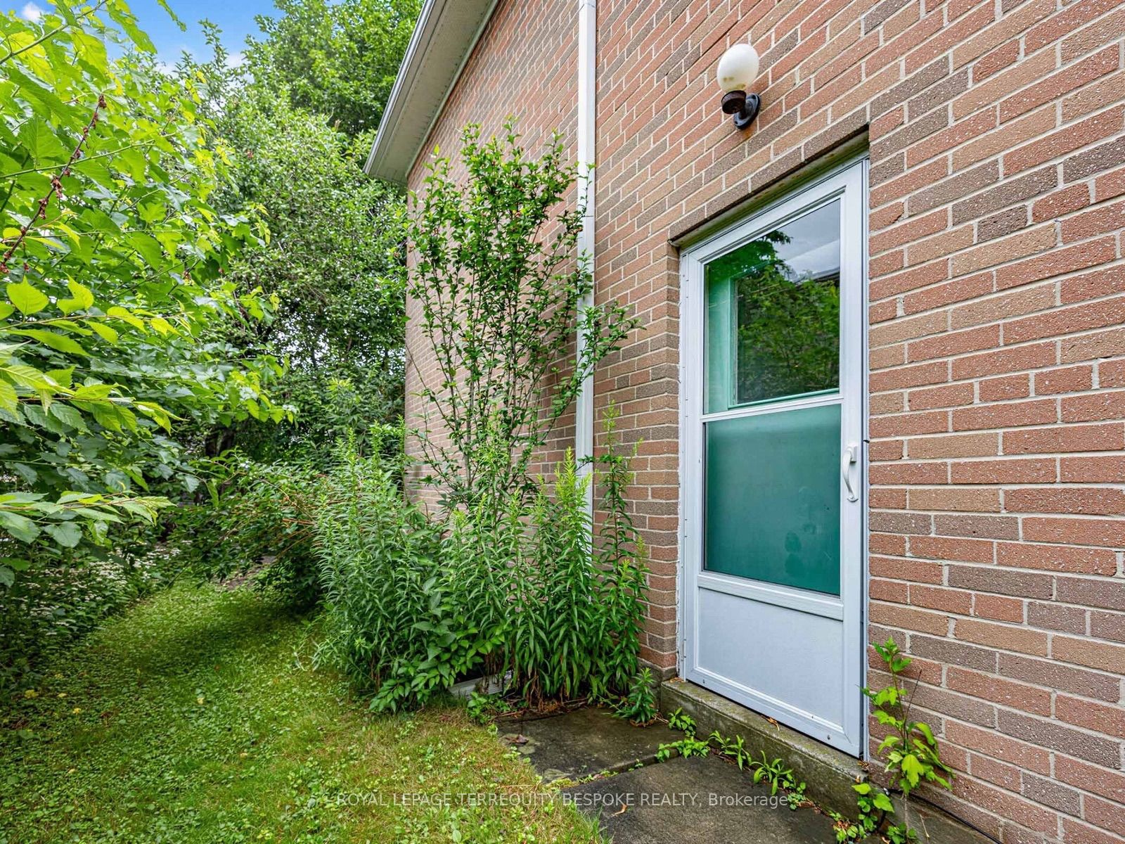 9 Midcroft Drive Property Photo 40