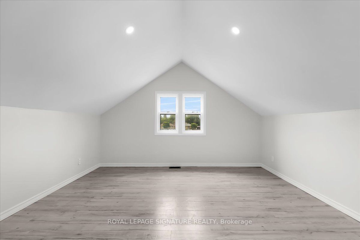 195 Park Road S Property Photo 16