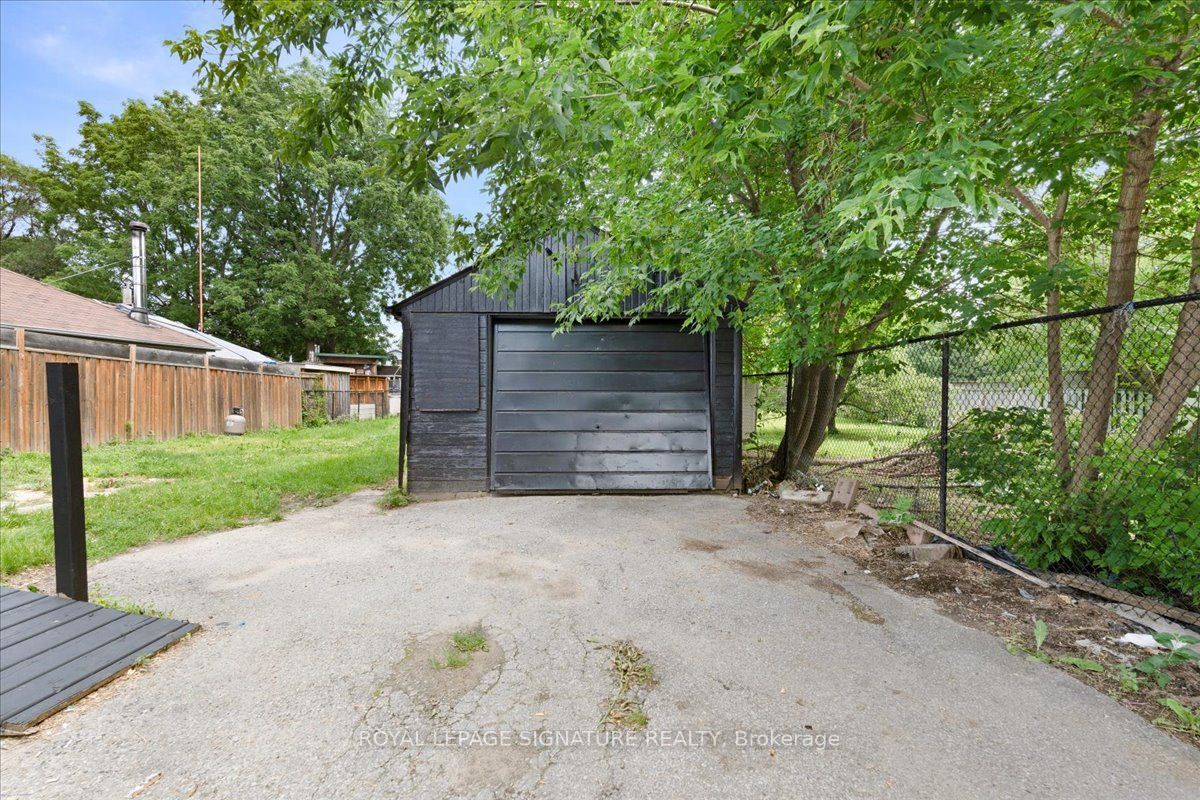 195 Park Road S Property Photo 31