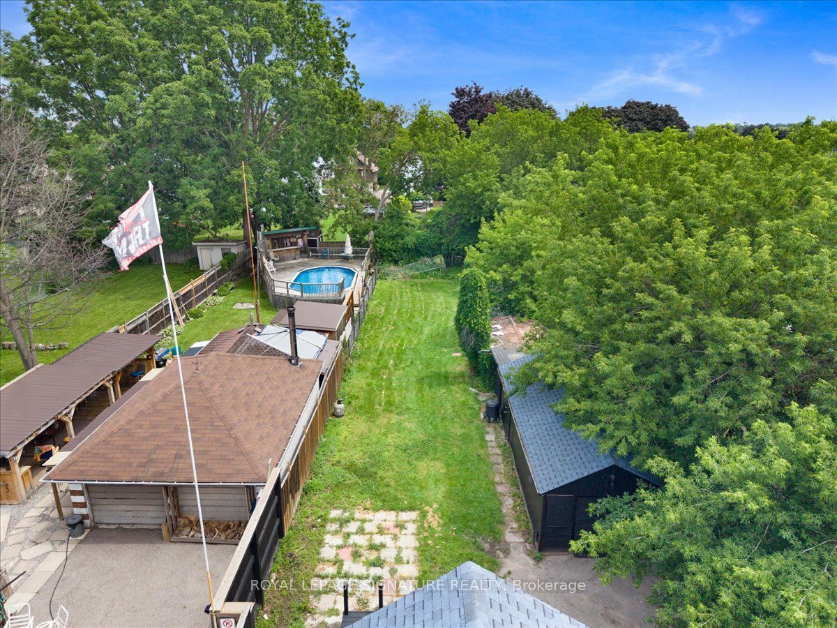 195 Park Road S Property Photo 32