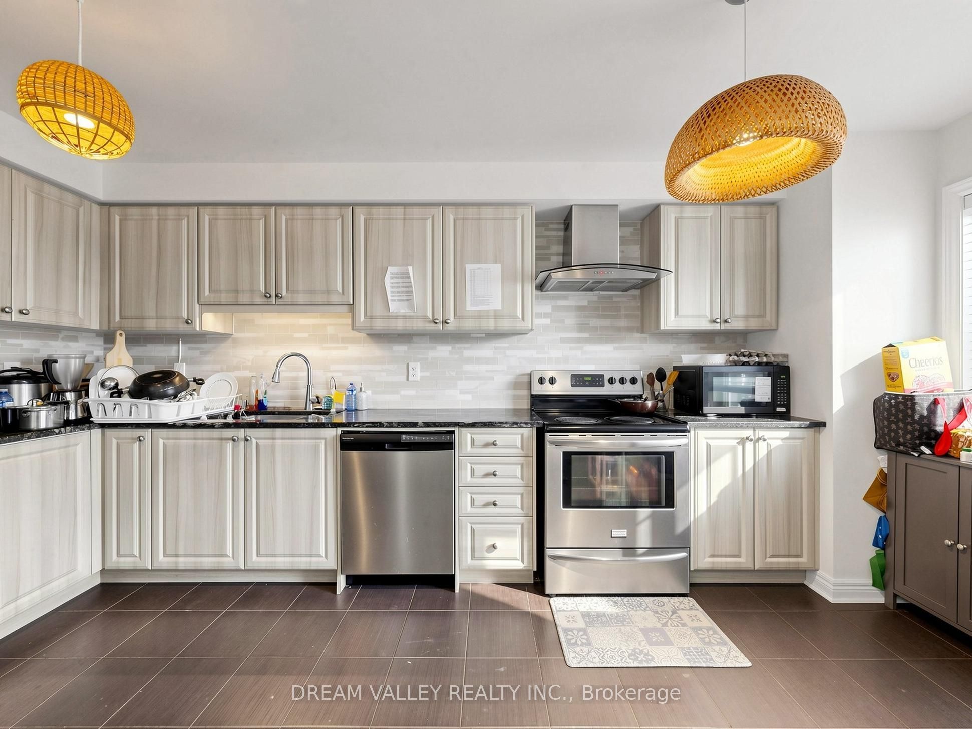8 Zezel Way Property Photo 4