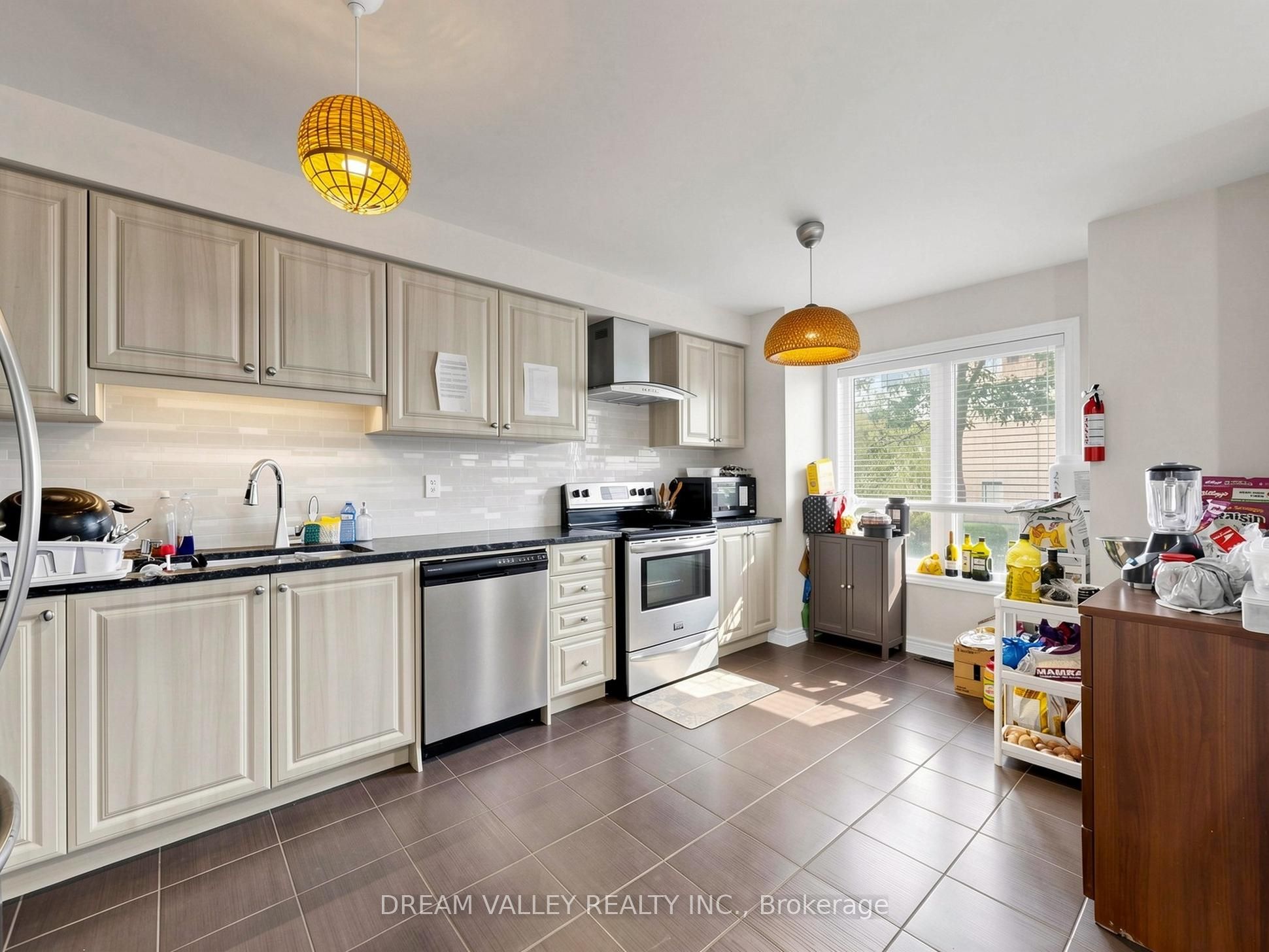 8 Zezel Way Property Photo 5