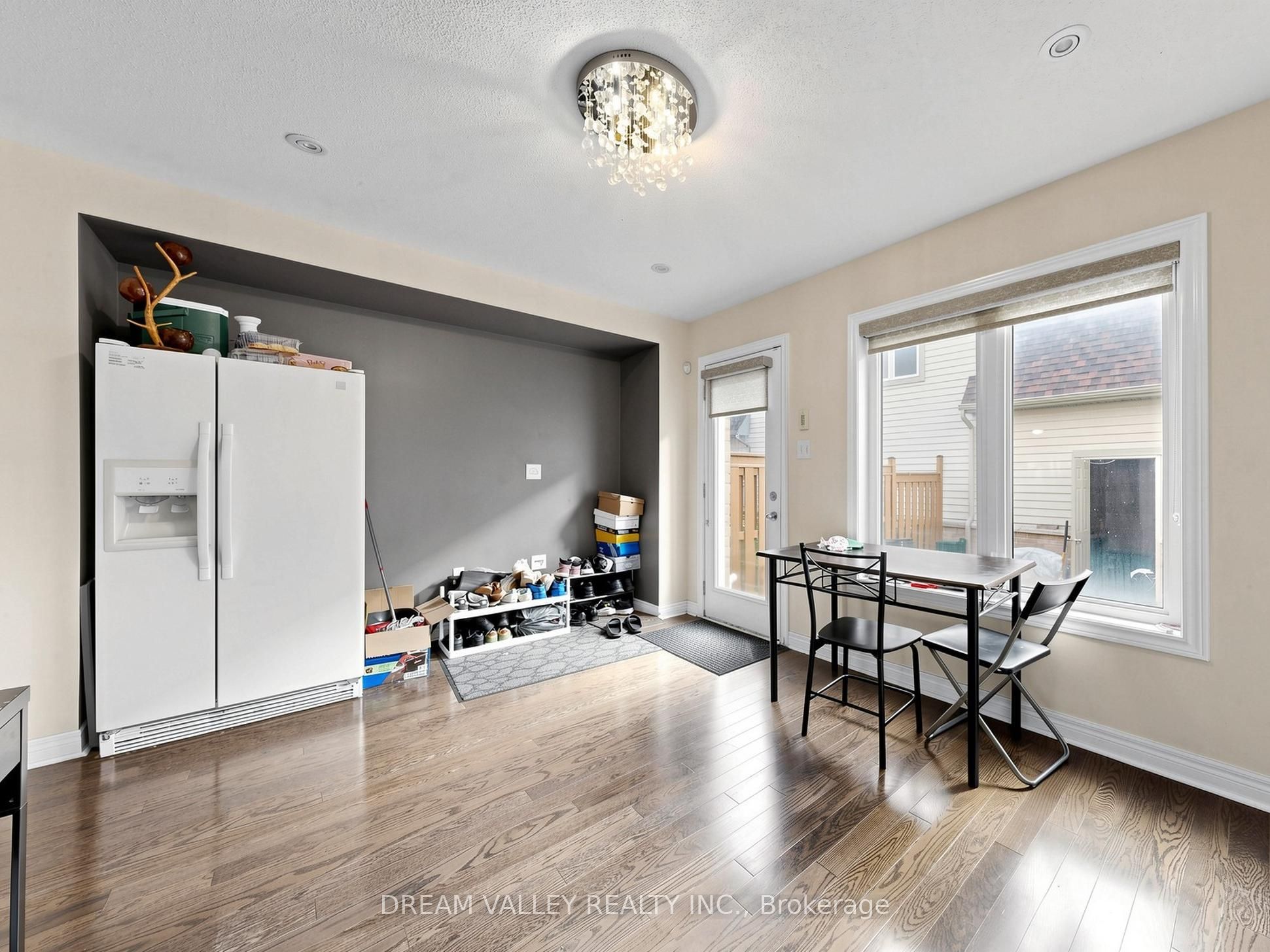 8 Zezel Way Property Photo 6