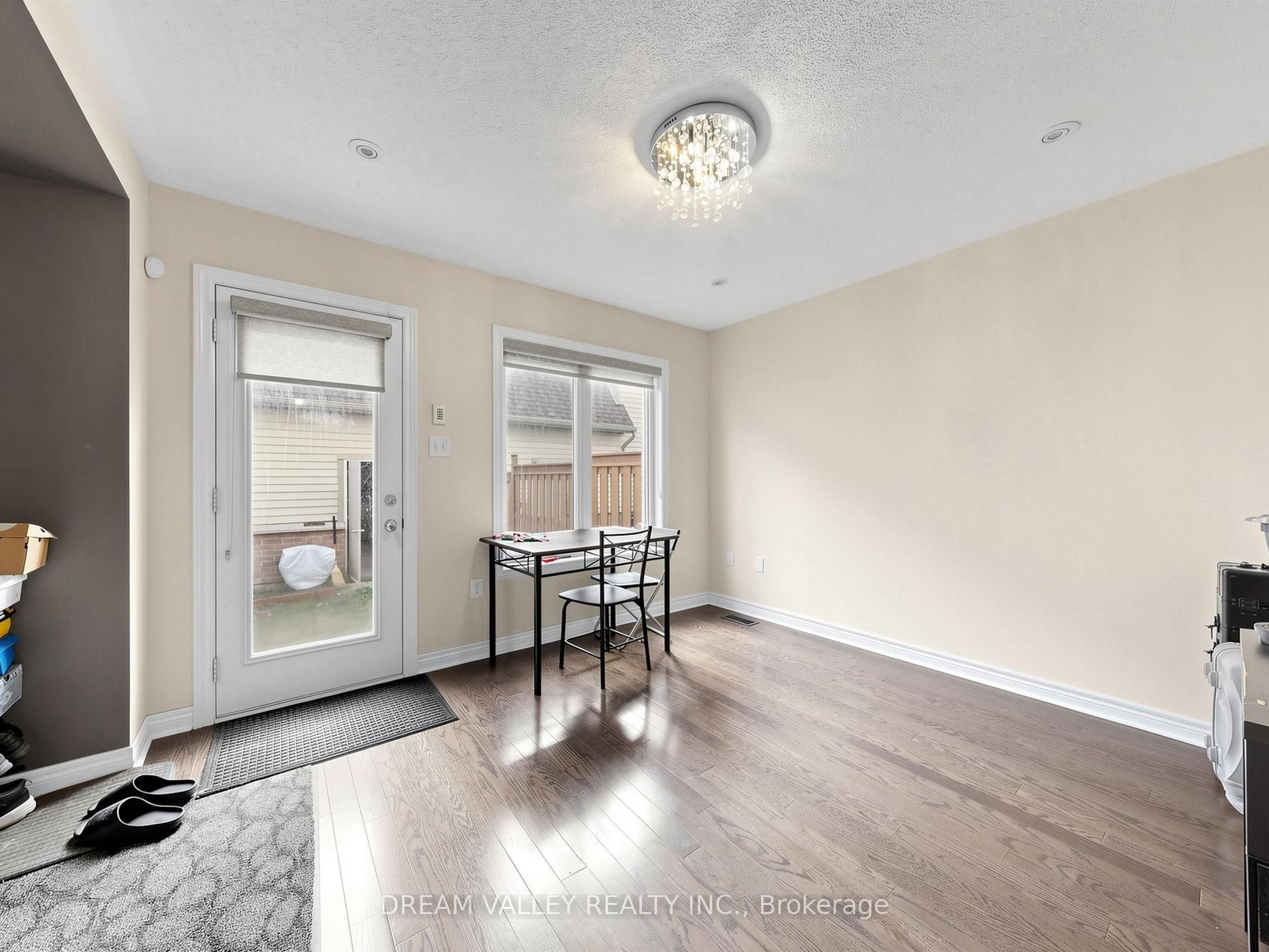 8 Zezel Way Property Photo 7