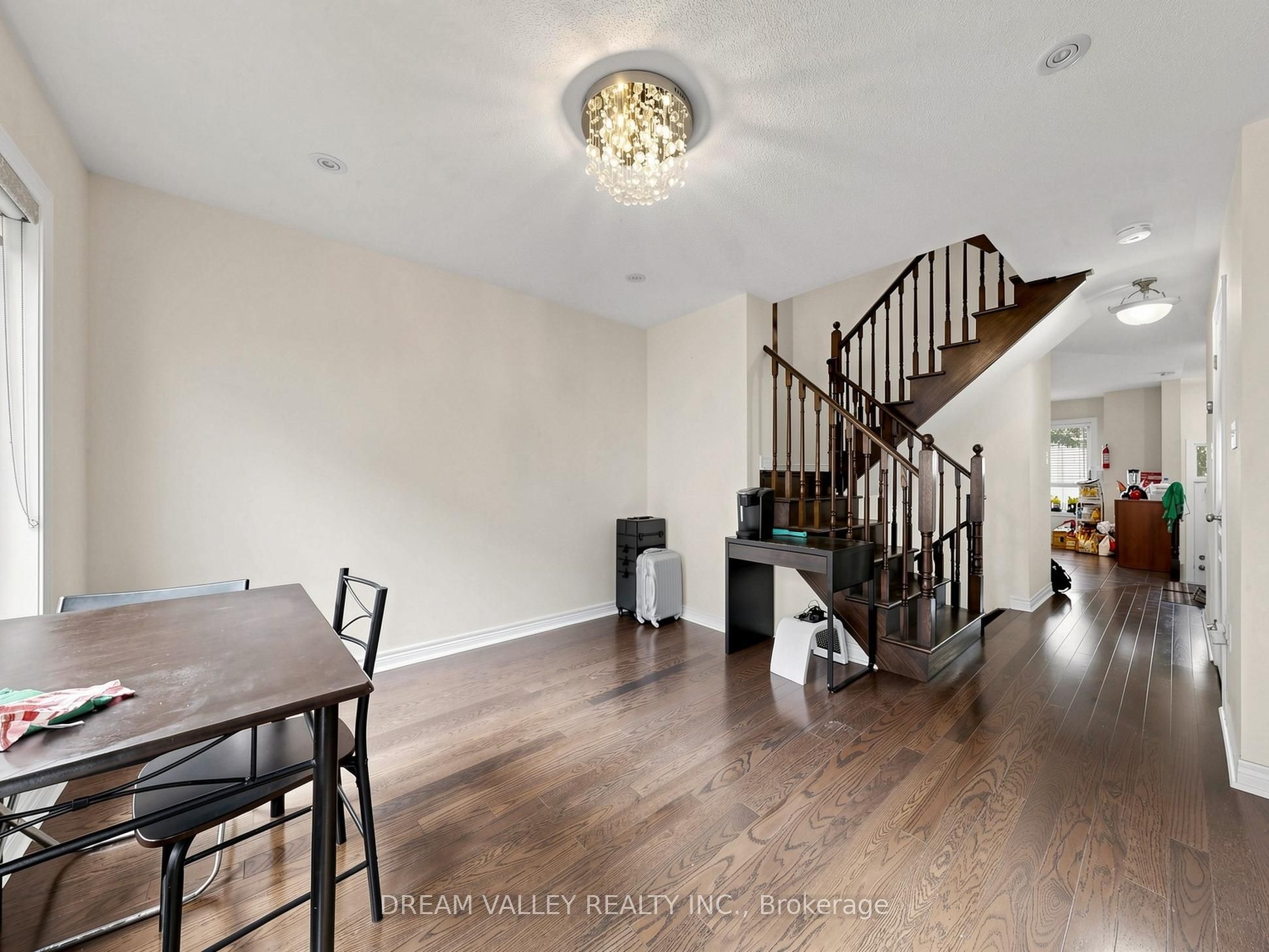 8 Zezel Way Property Photo 8