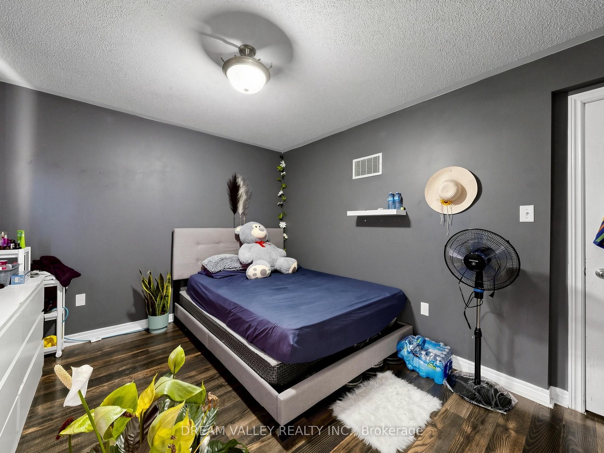 8 Zezel Way Property Photo 9