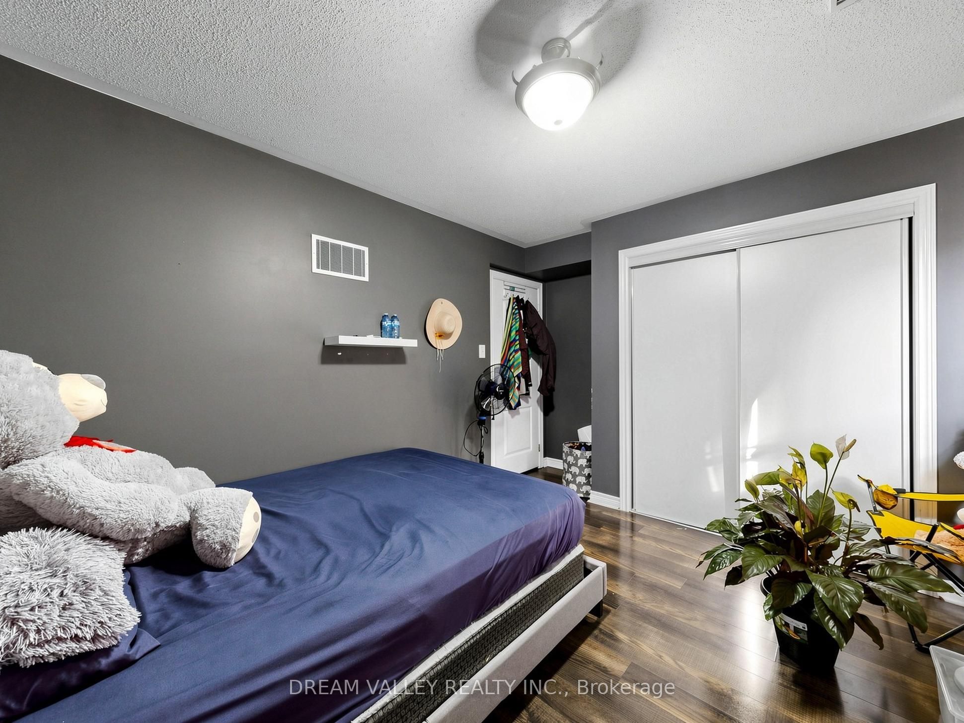 8 Zezel Way Property Photo 11