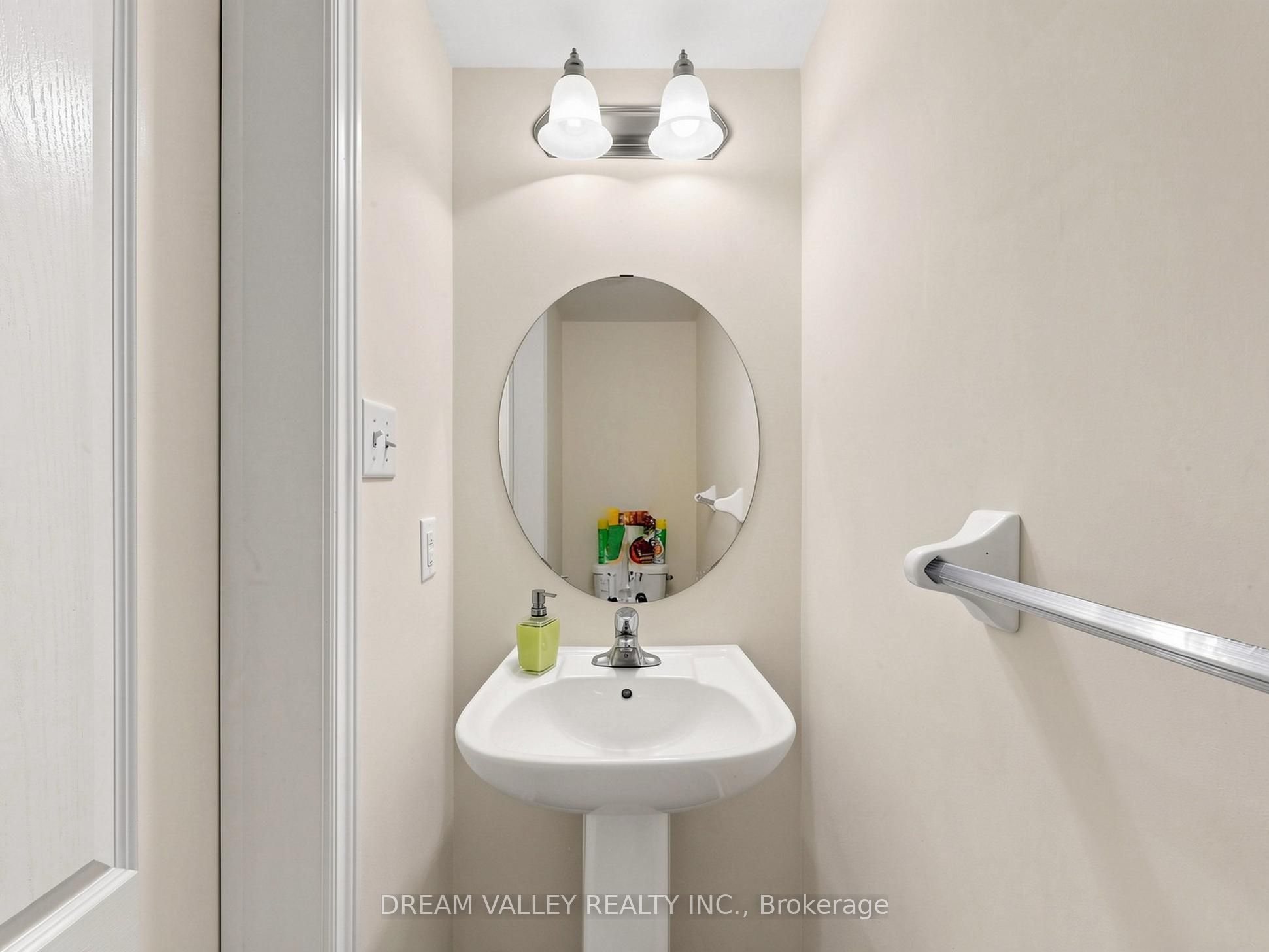 8 Zezel Way Property Photo 12