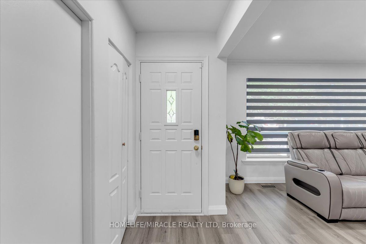 1238 Pharmacy Avenue Property Photo 4